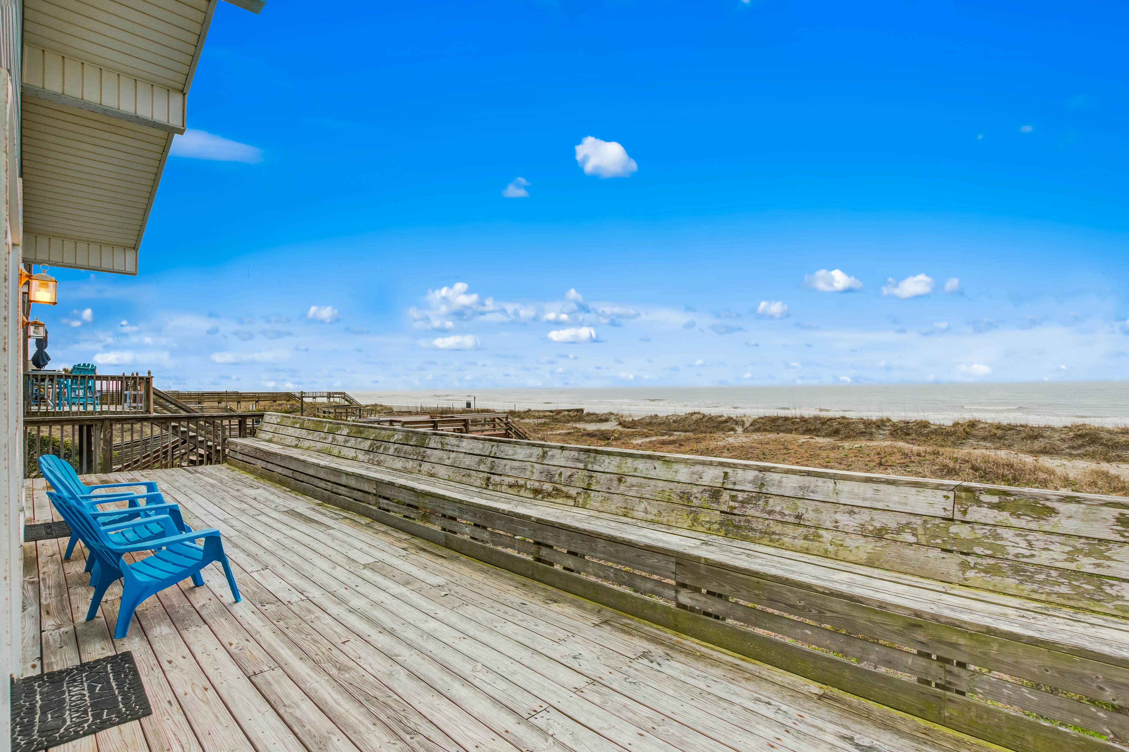 Oceanfront home with WiFi, full kitchen, & deck that spans the side of the home