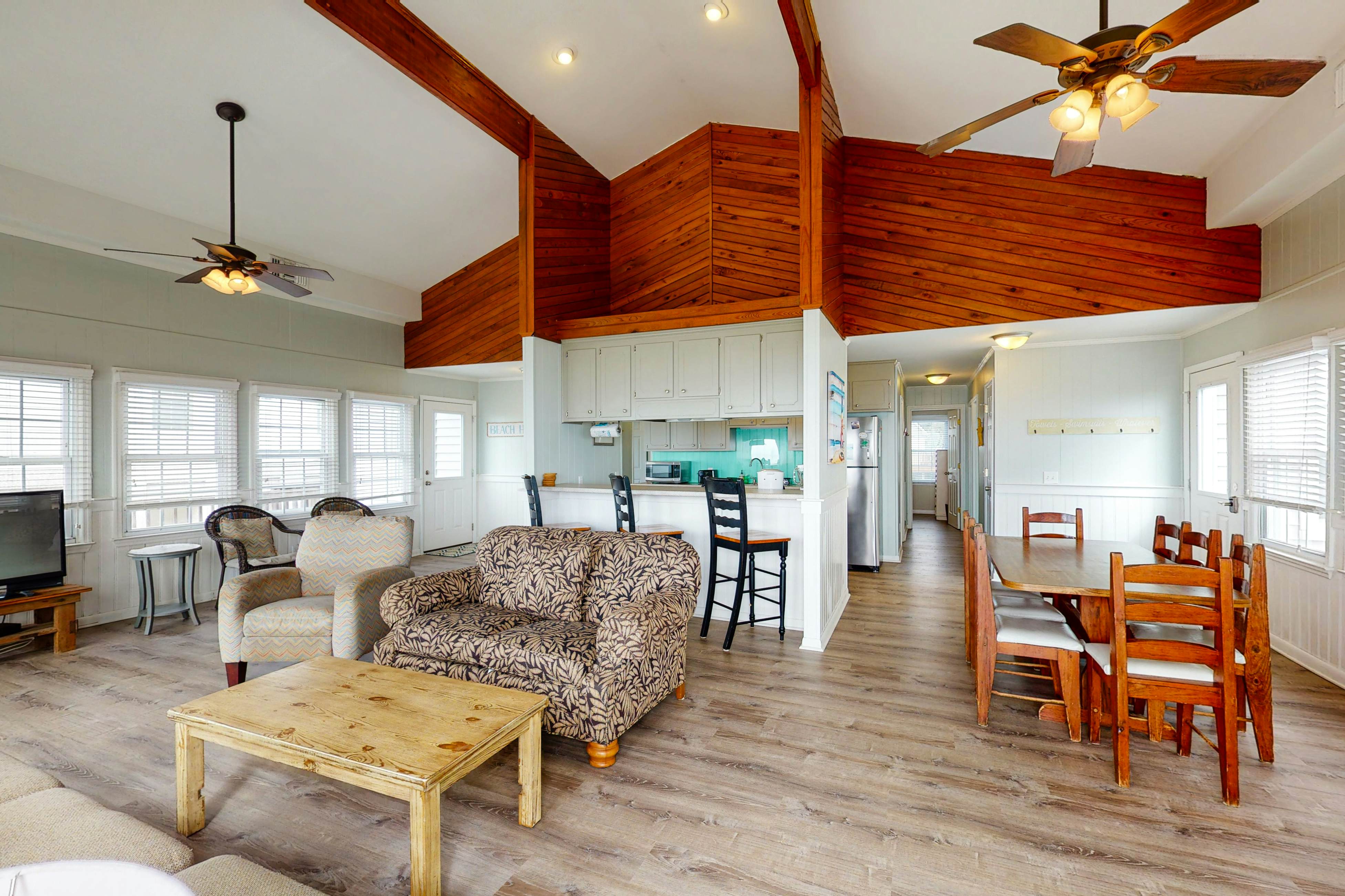 Oceanfront home with WiFi, full kitchen, & deck that spans the side of the home