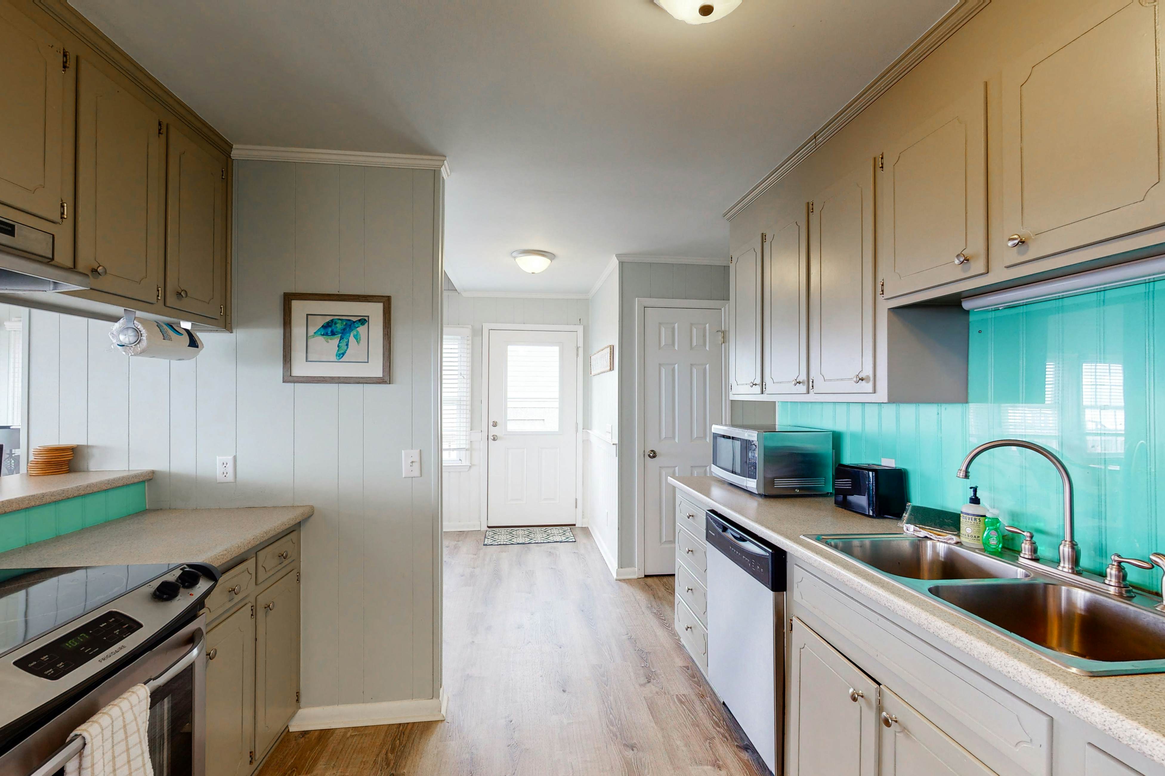 Oceanfront home with WiFi, full kitchen, & deck that spans the side of the home