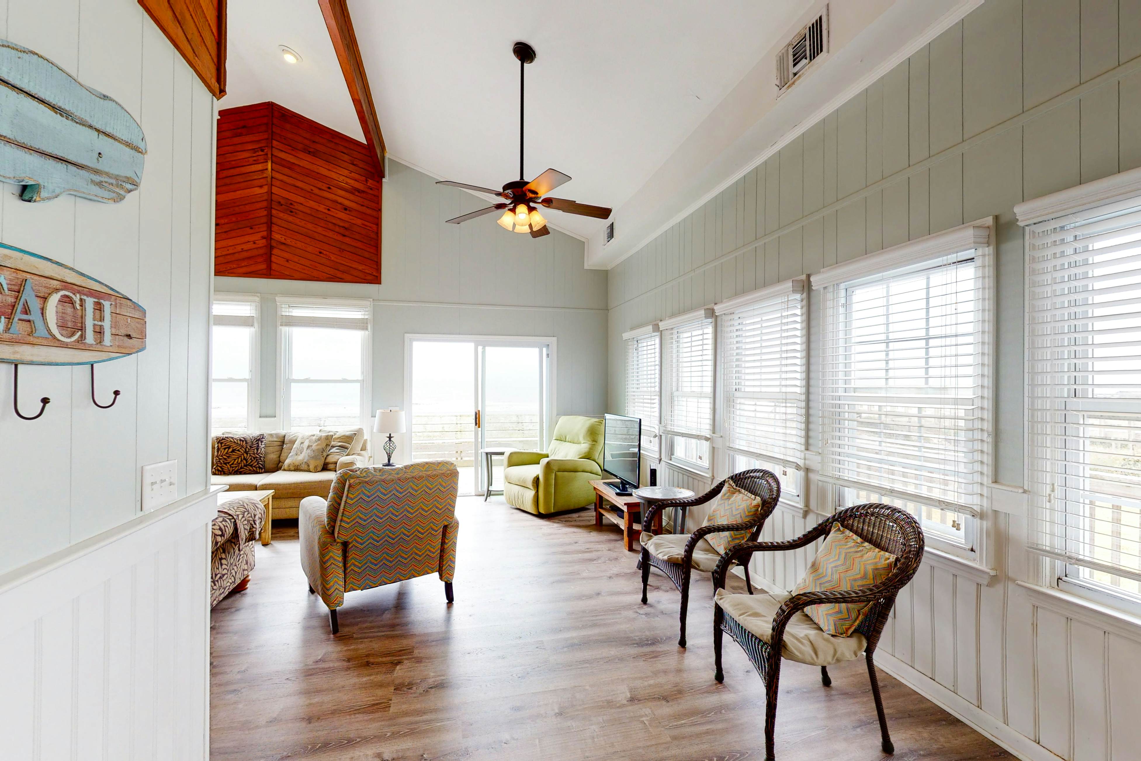 Oceanfront home with WiFi, full kitchen, & deck that spans the side of the home