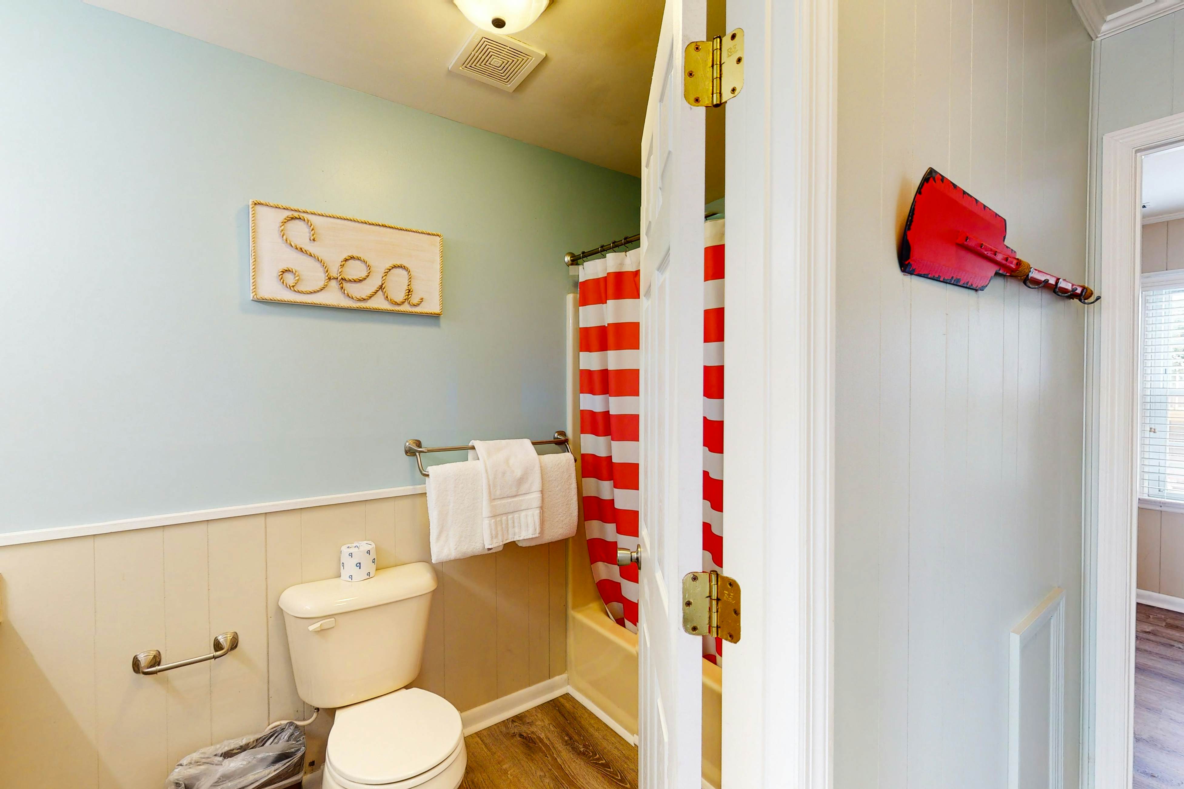 Oceanfront home with WiFi, full kitchen, & deck that spans the side of the home