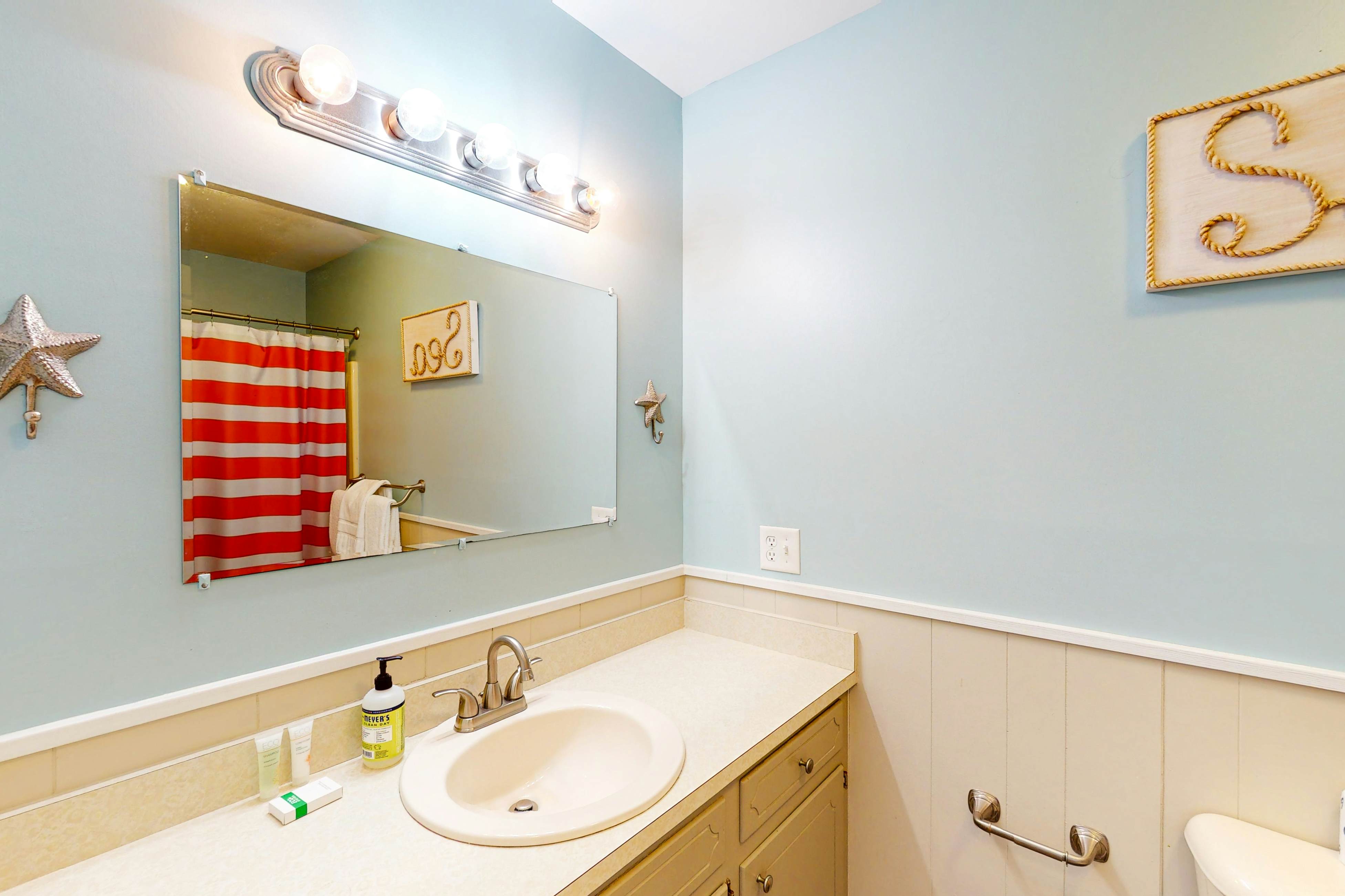 Oceanfront home with WiFi, full kitchen, & deck that spans the side of the home