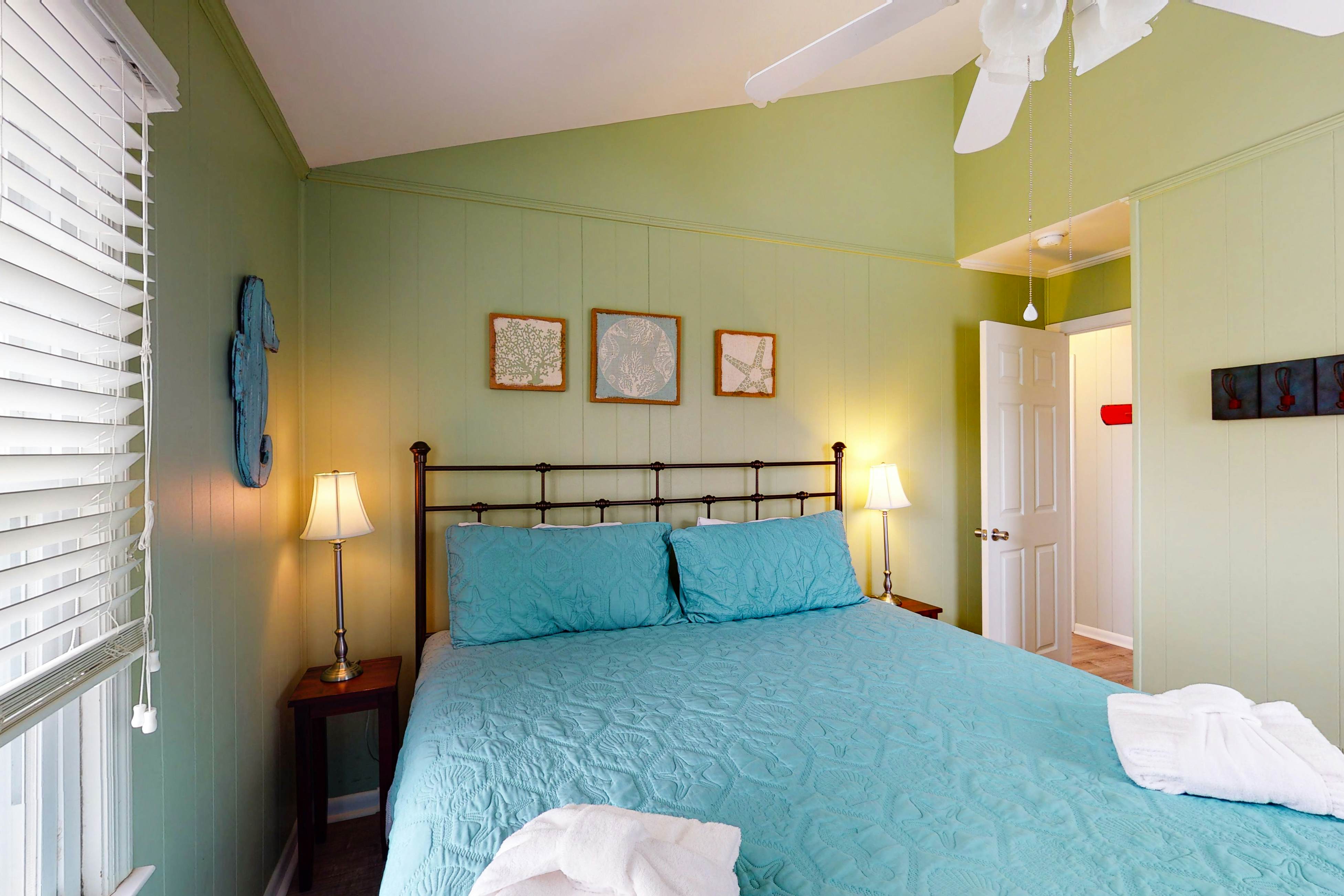 Oceanfront home with WiFi, full kitchen, & deck that spans the side of the home