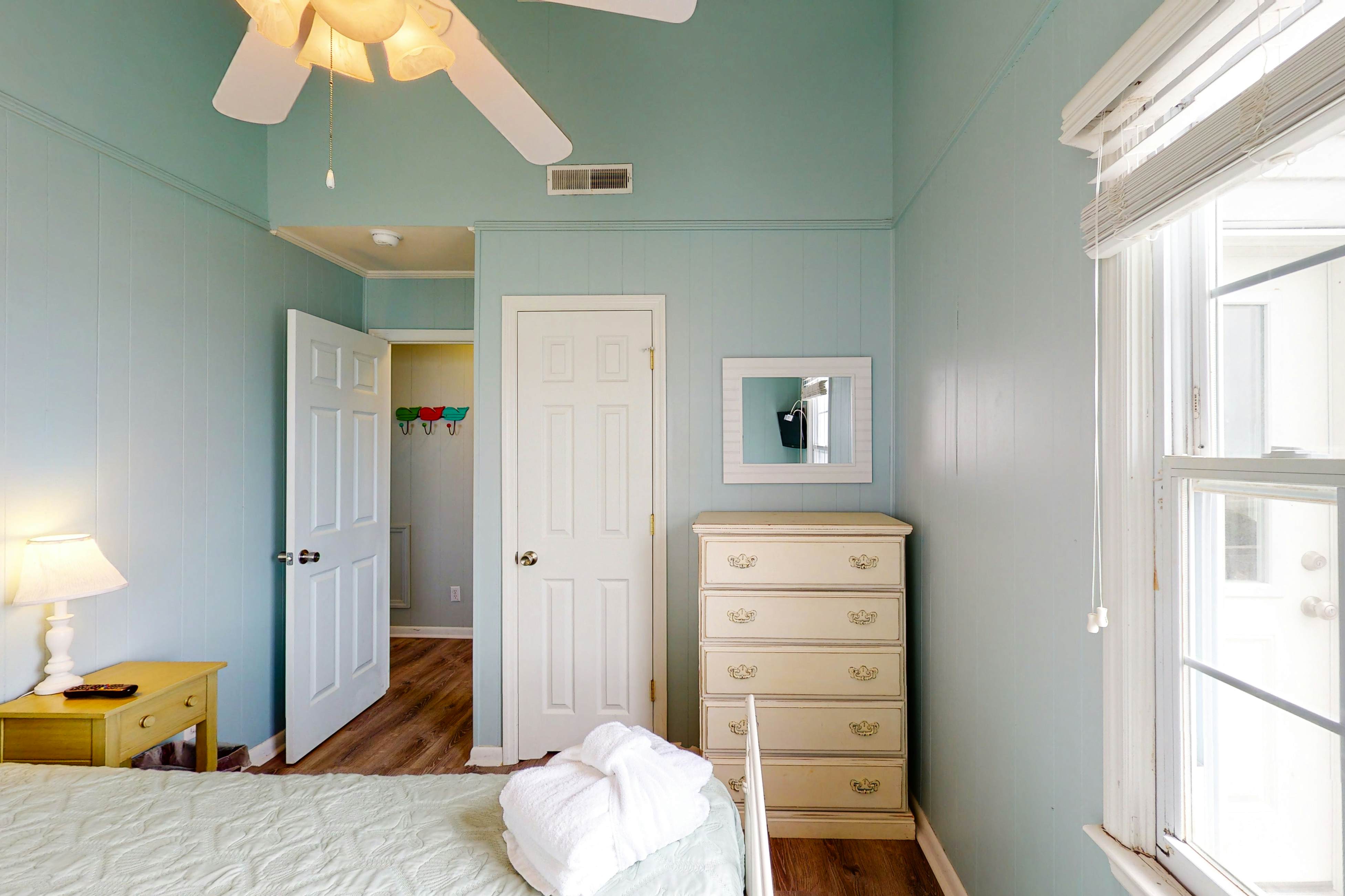 Oceanfront home with WiFi, full kitchen, & deck that spans the side of the home