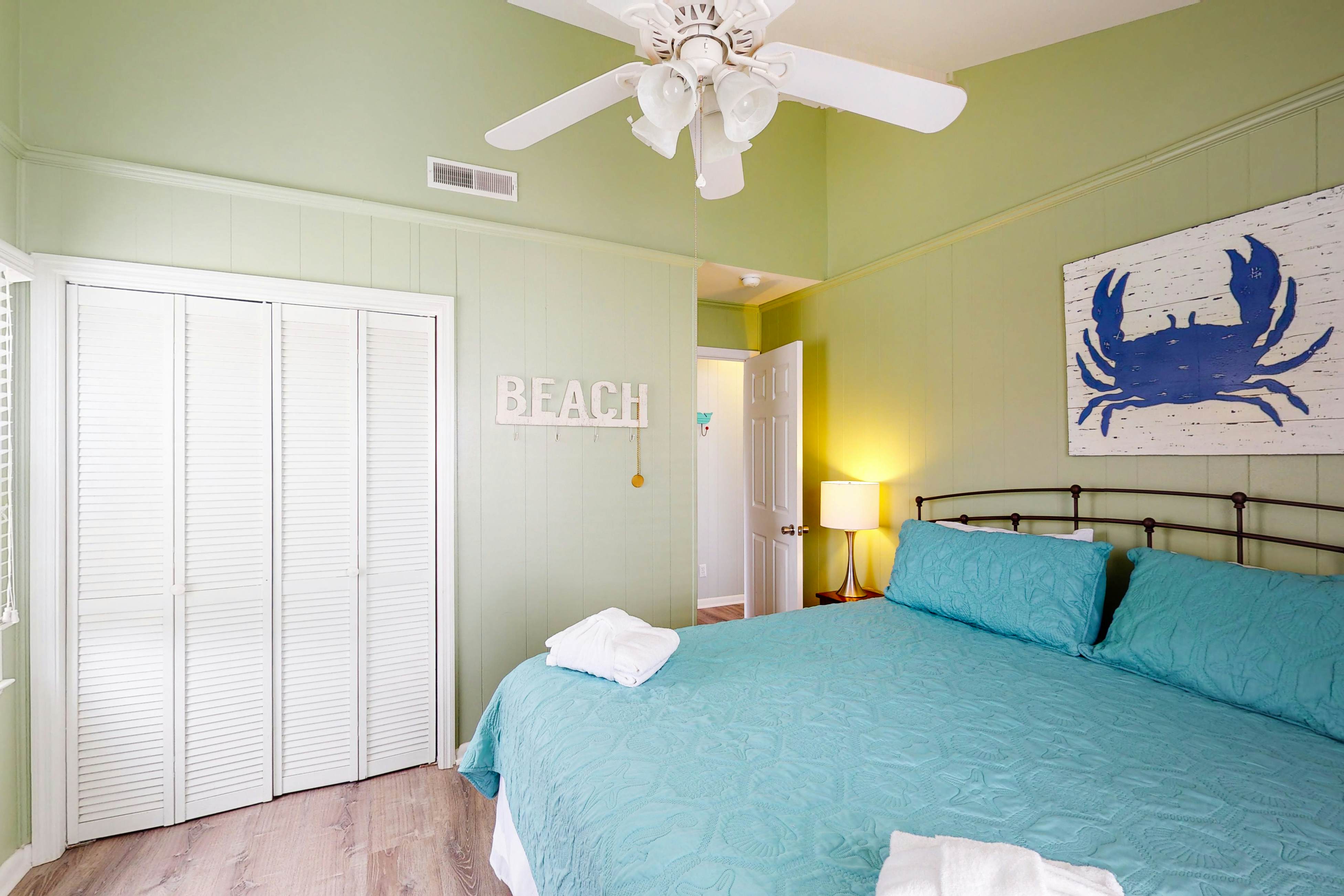 Oceanfront home with WiFi, full kitchen, & deck that spans the side of the home