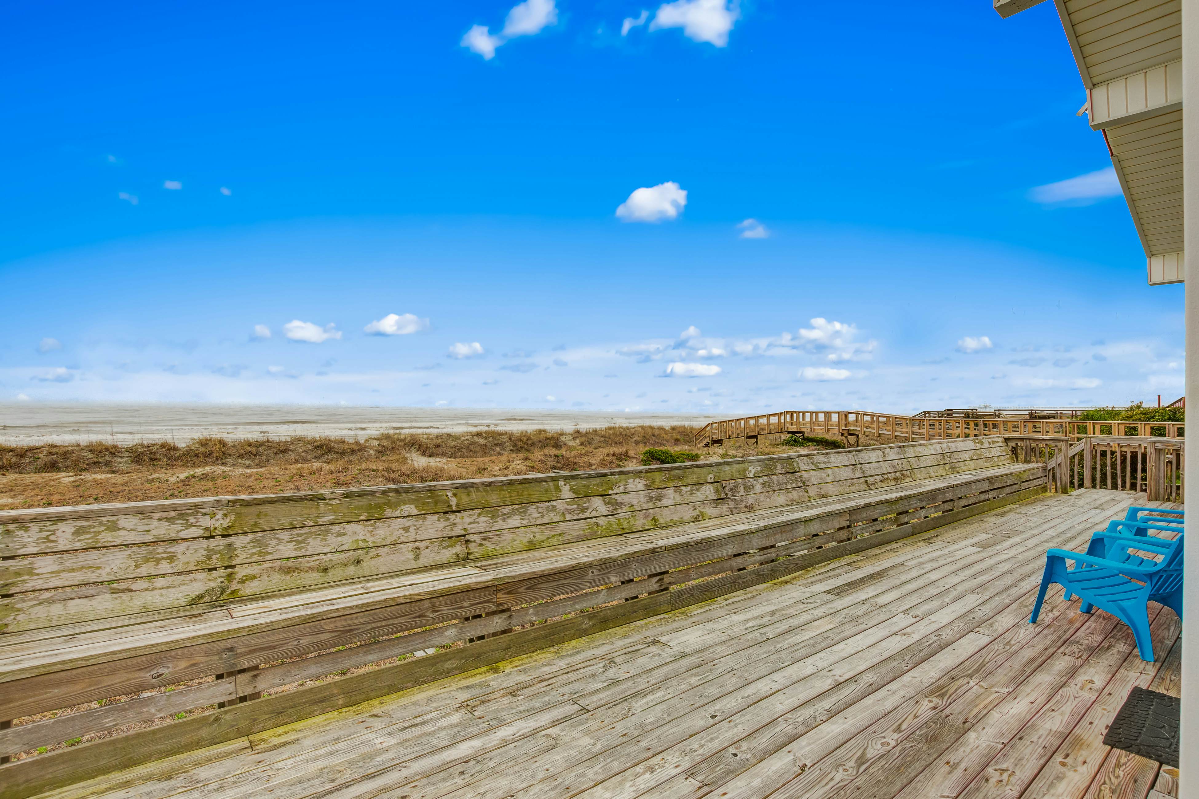 Oceanfront home with WiFi, full kitchen, & deck that spans the side of the home
