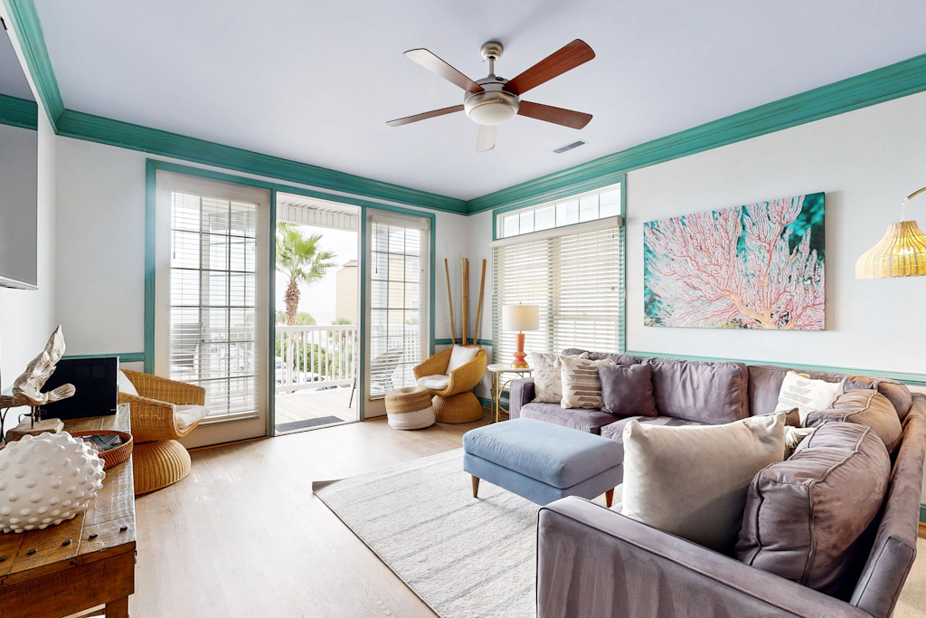 Second-level abode w/ ocean views, private balcony, shared pool