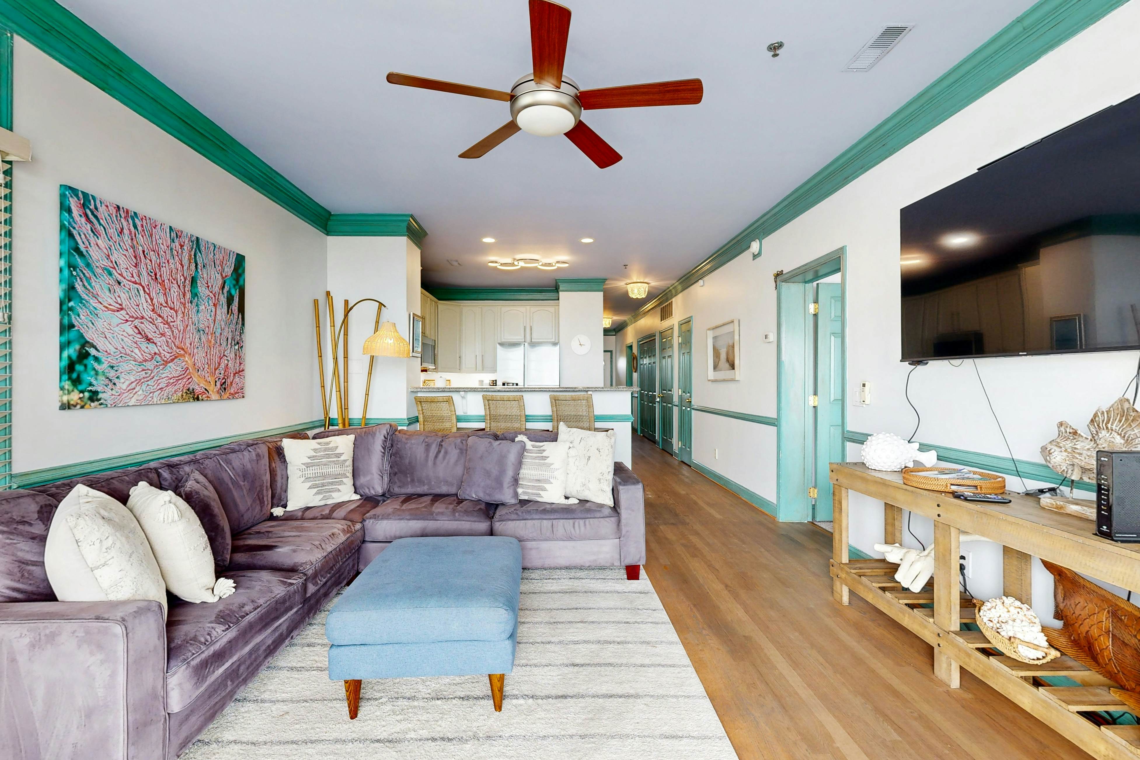 Second-level abode w/ ocean views, private balcony, shared pool