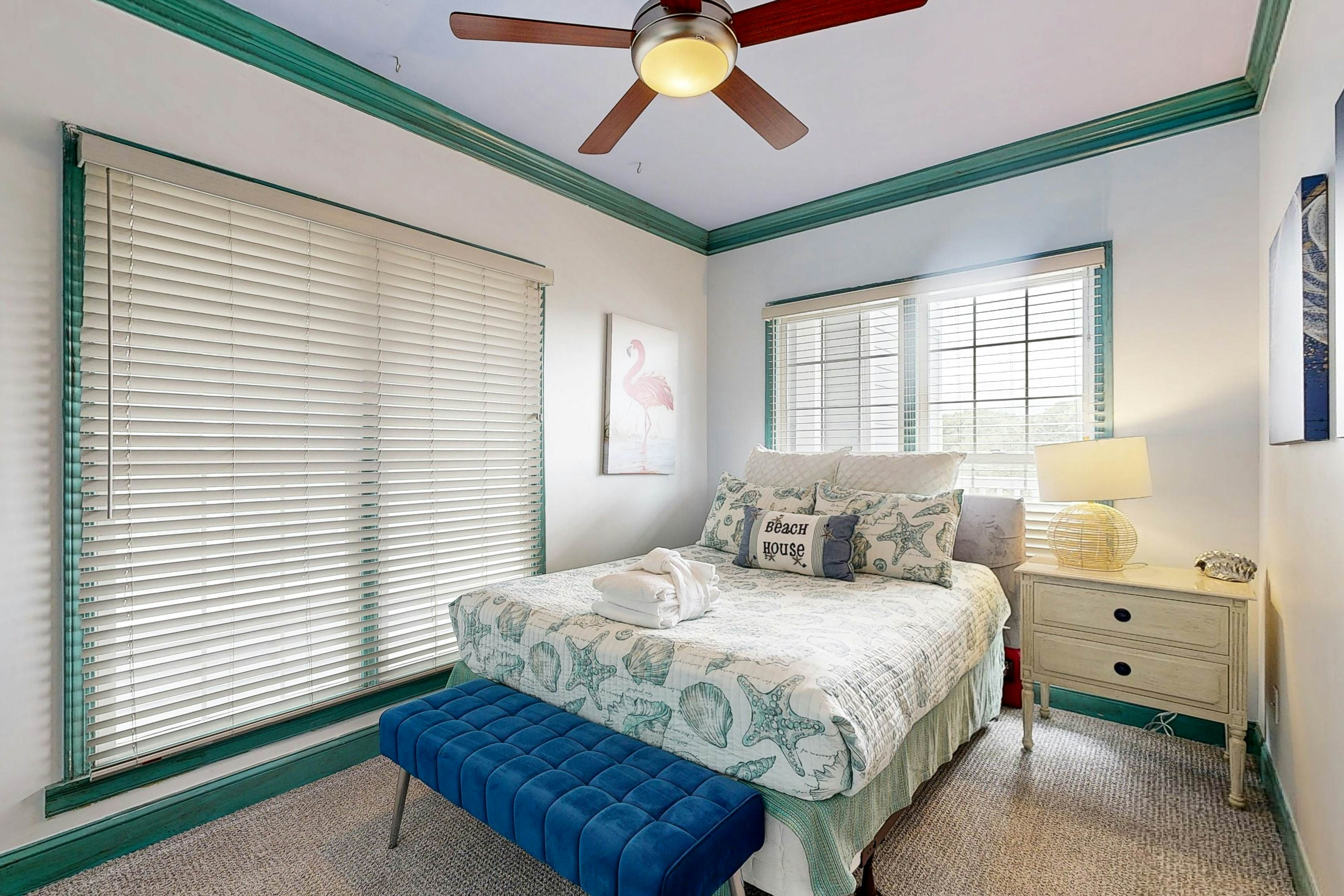 Second-level abode w/ ocean views, private balcony, shared pool