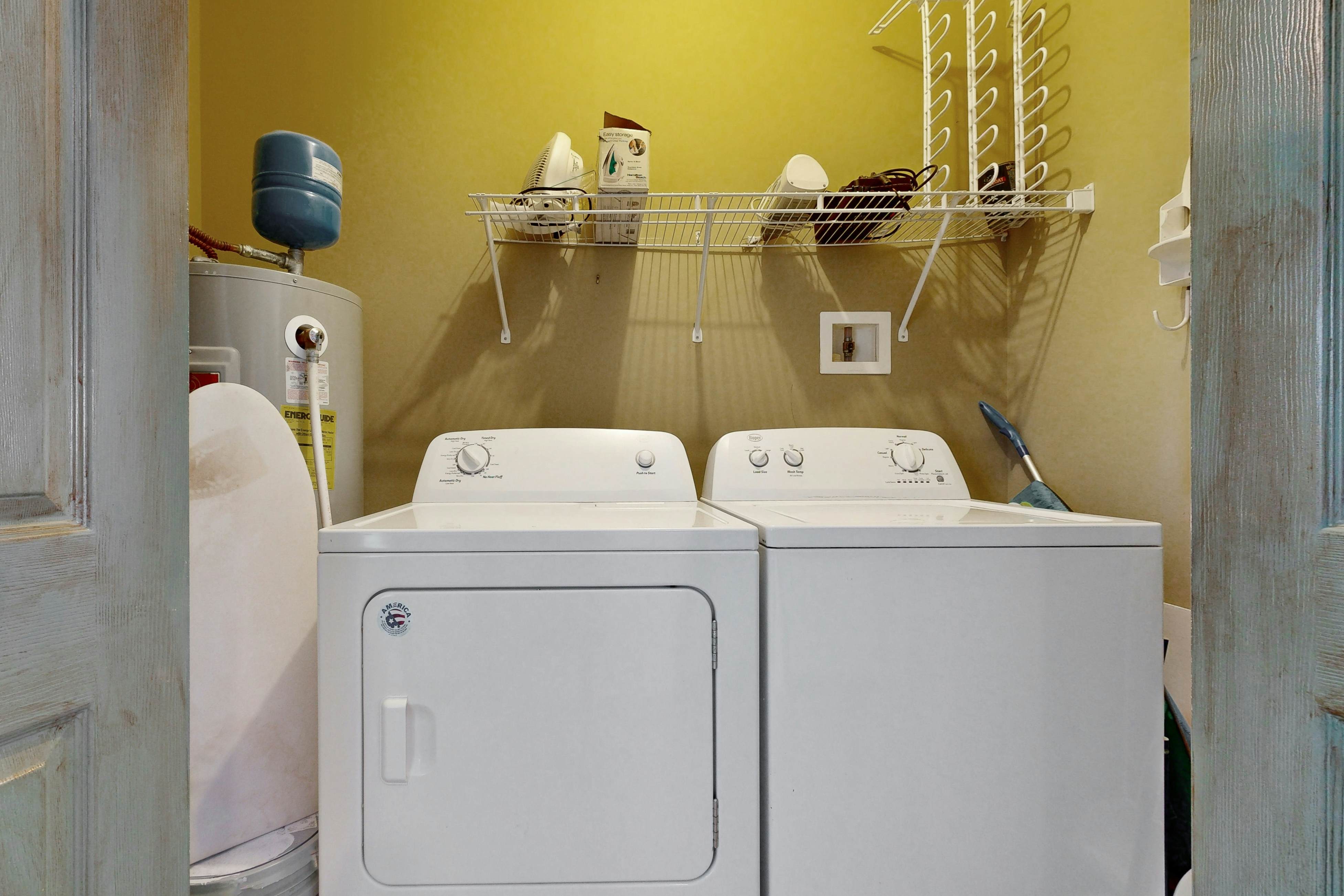 Second-level abode w/ ocean views, private balcony, shared pool