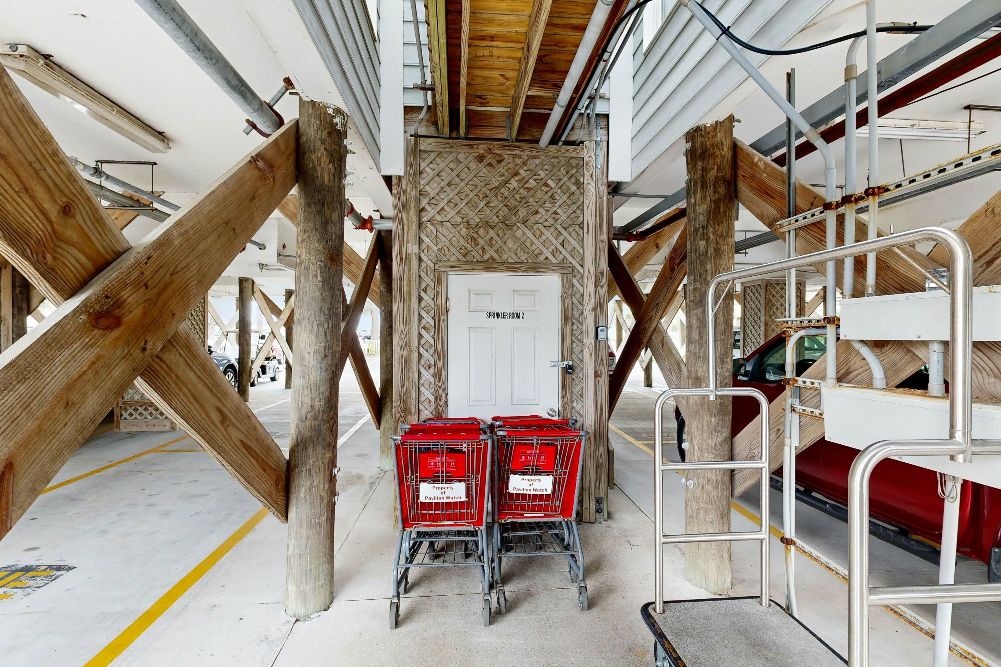 Second-level abode w/ ocean views, private balcony, shared pool