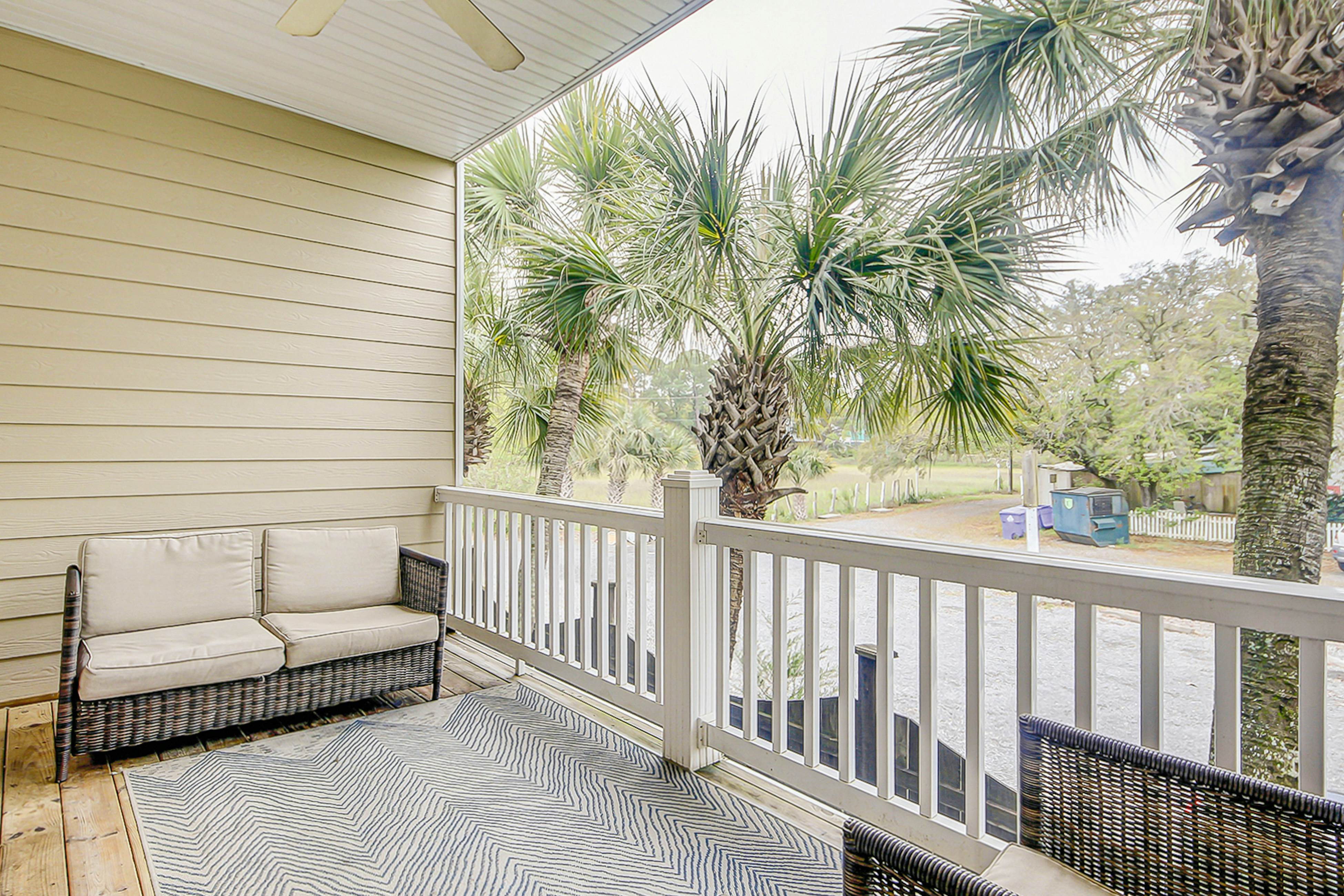 Beachy, three-story villa w/ deck & shared pool - walk downtown & to the beach