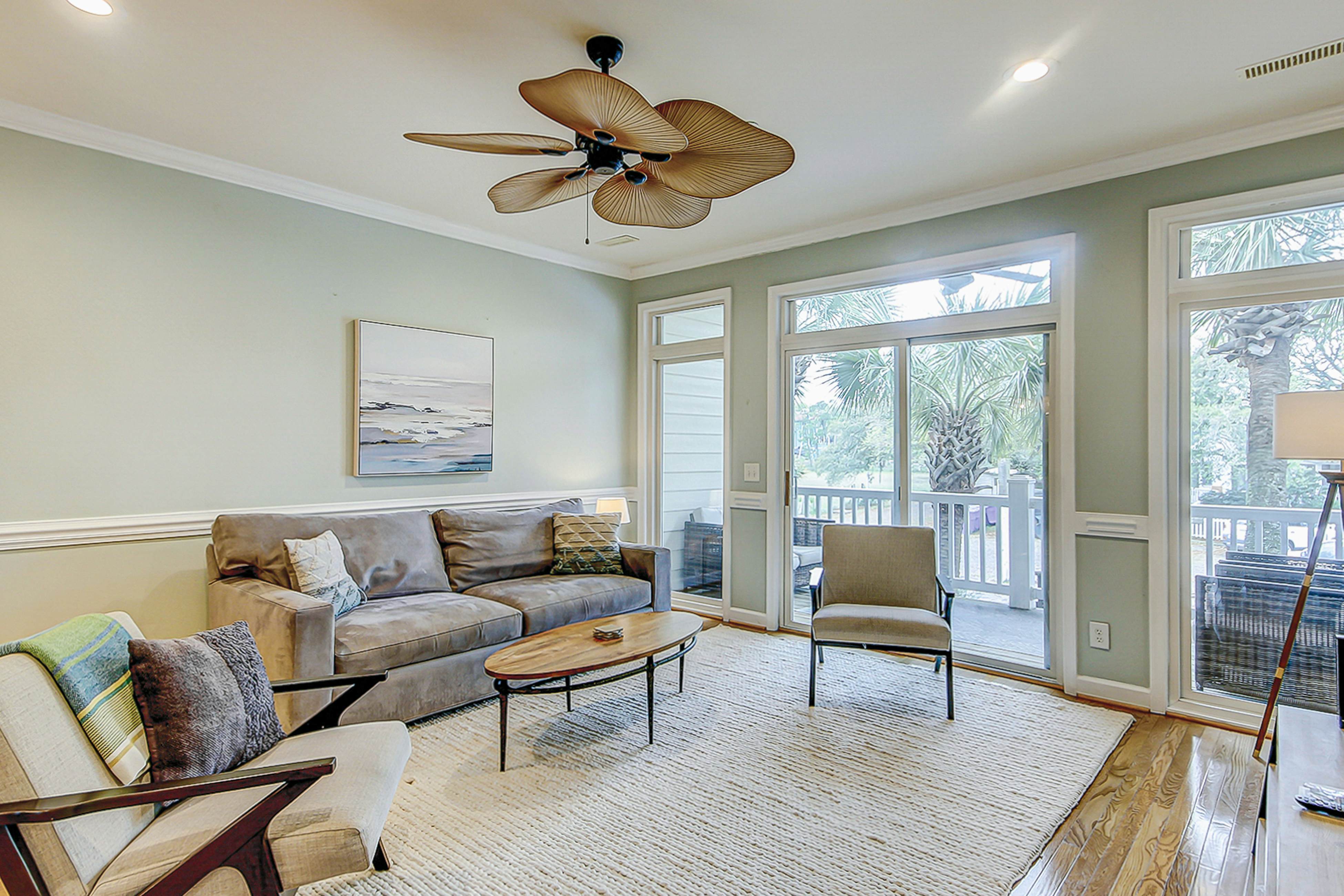 Beachy, three-story villa w/ deck & shared pool - walk downtown & to the beach