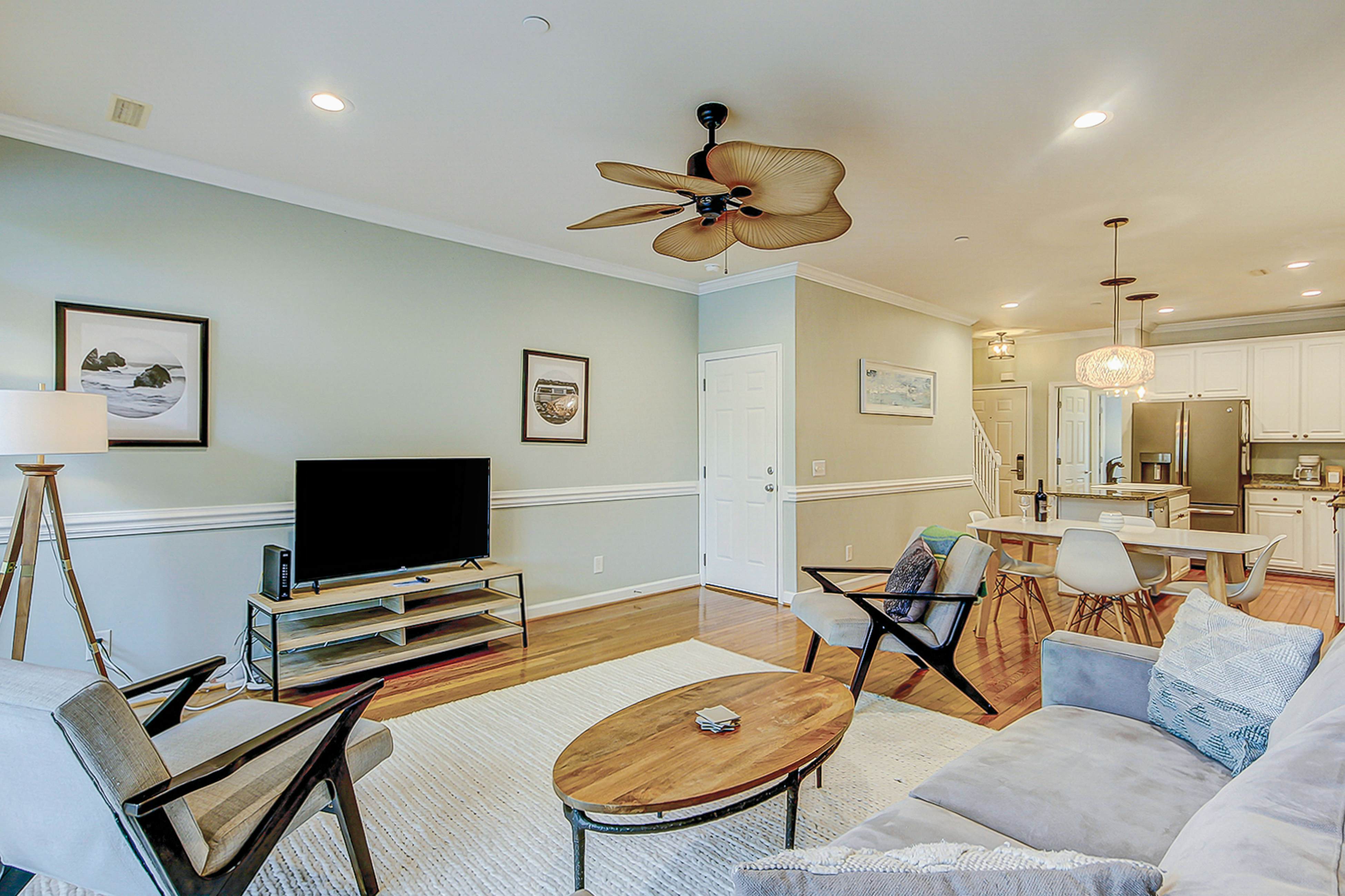 Beachy, three-story villa w/ deck & shared pool - walk downtown & to the beach