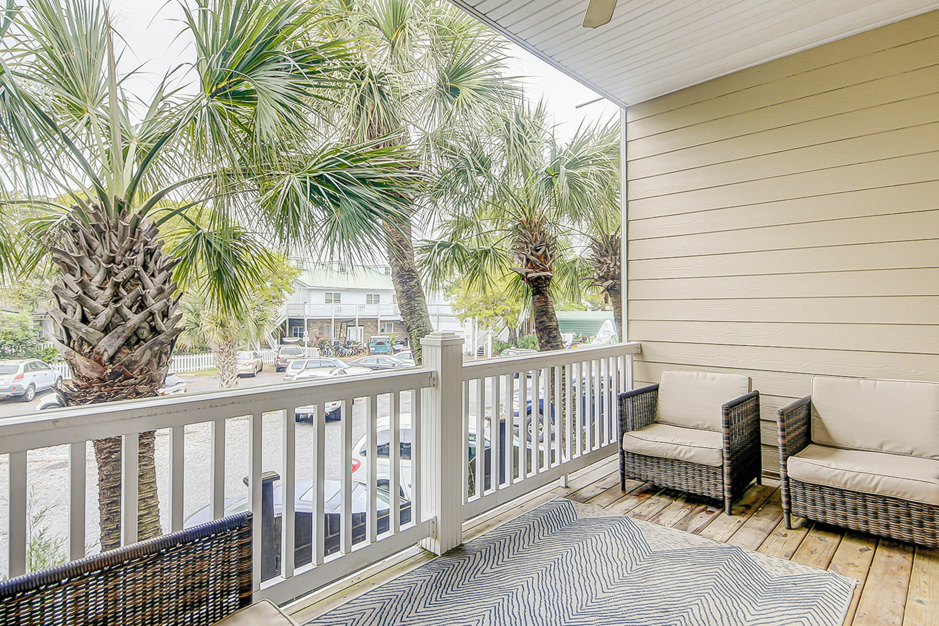 Beachy, three-story villa w/ deck & shared pool - walk downtown & to the beach