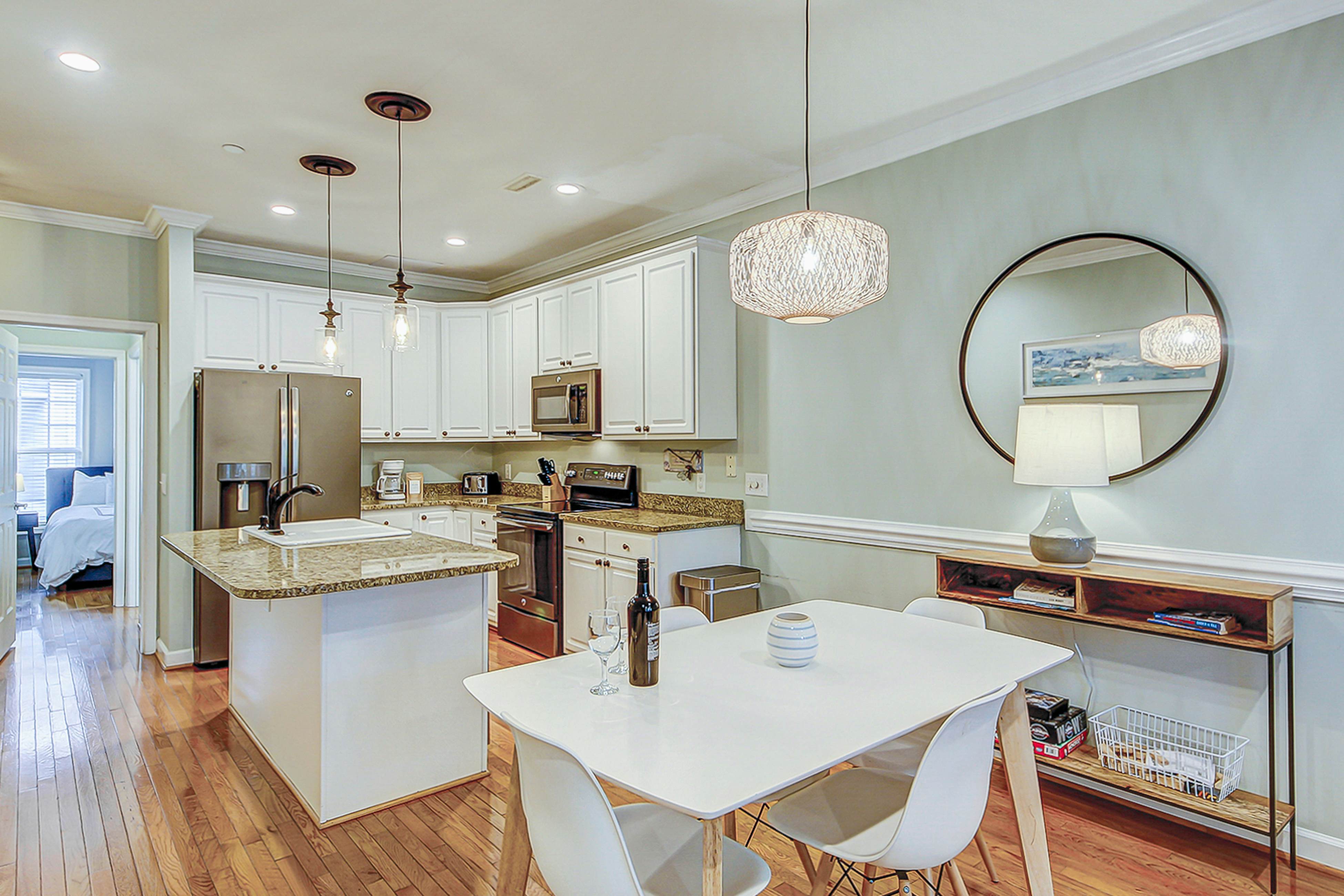 Beachy, three-story villa w/ deck & shared pool - walk downtown & to the beach