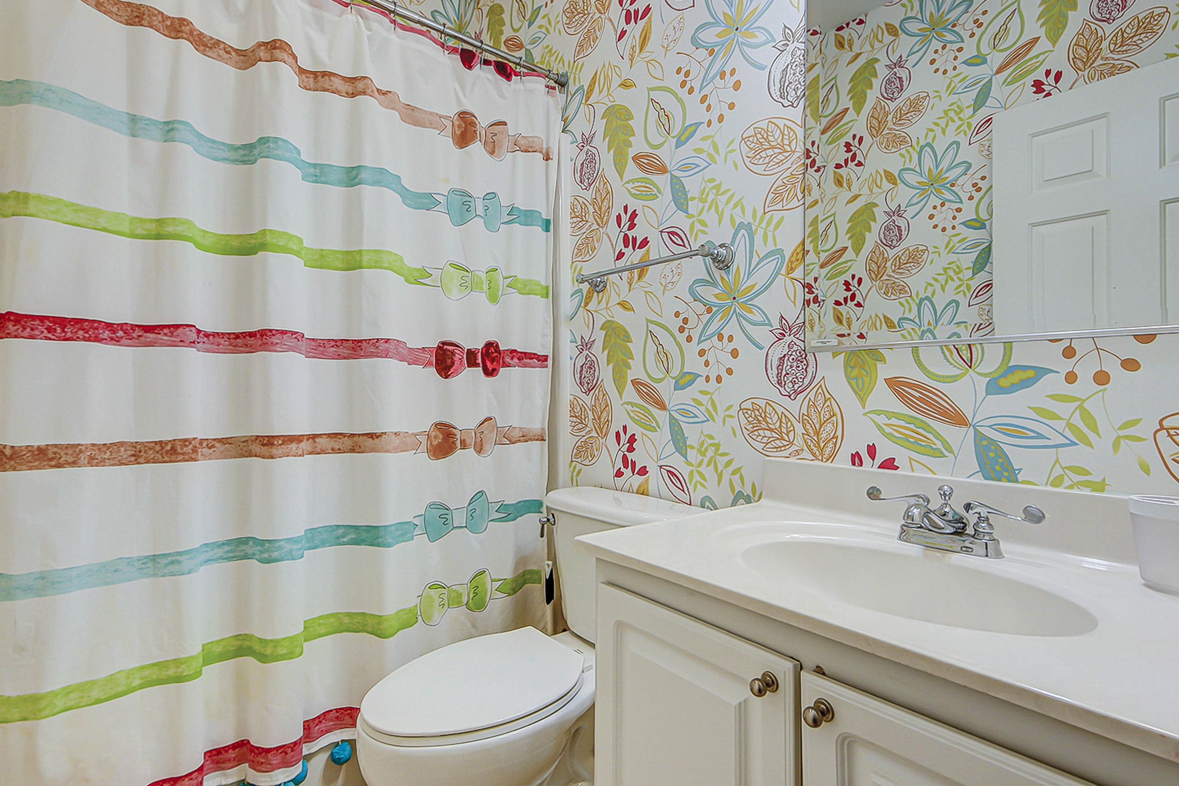 Beachy, three-story villa w/ deck & shared pool - walk downtown & to the beach