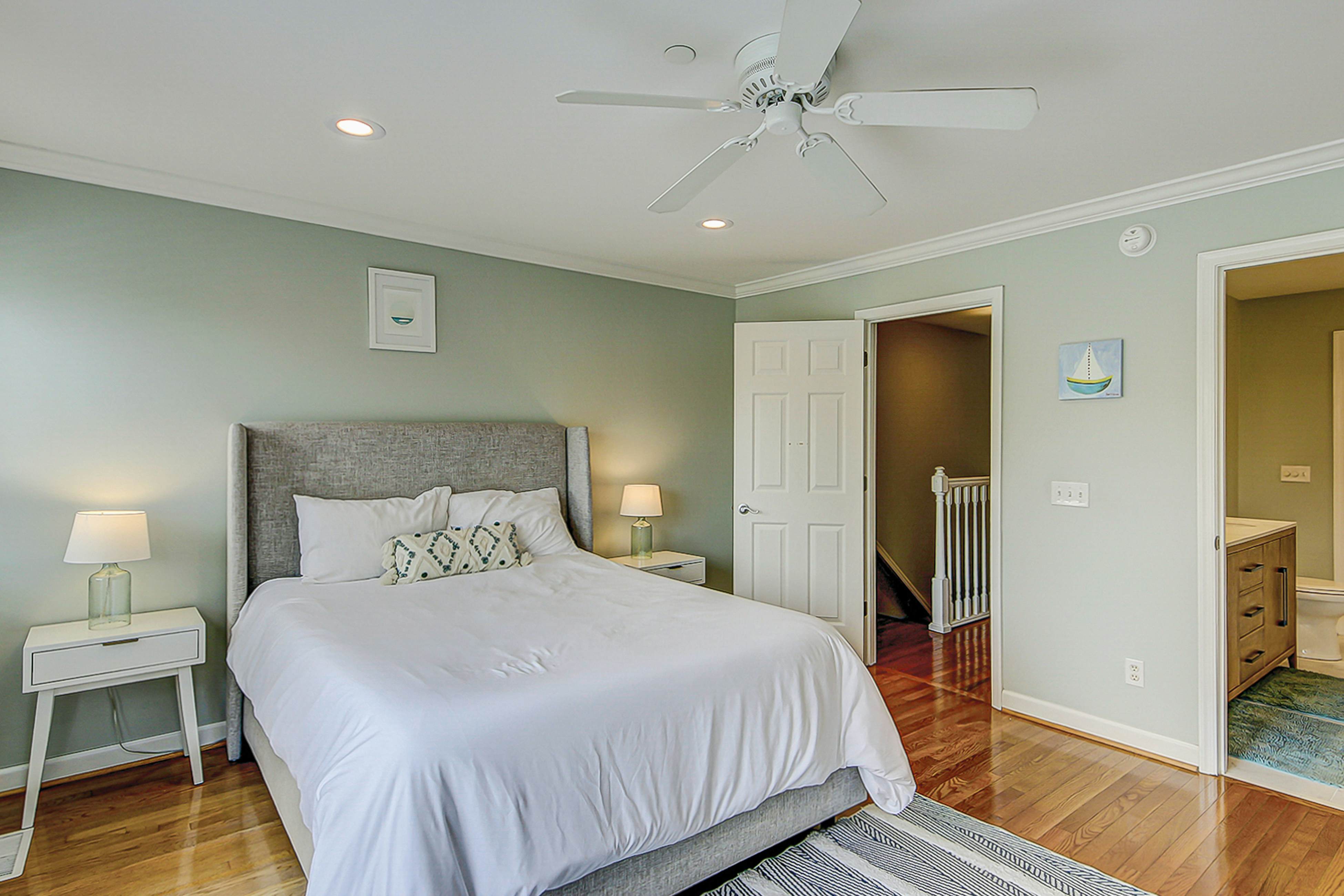 Beachy, three-story villa w/ deck & shared pool - walk downtown & to the beach