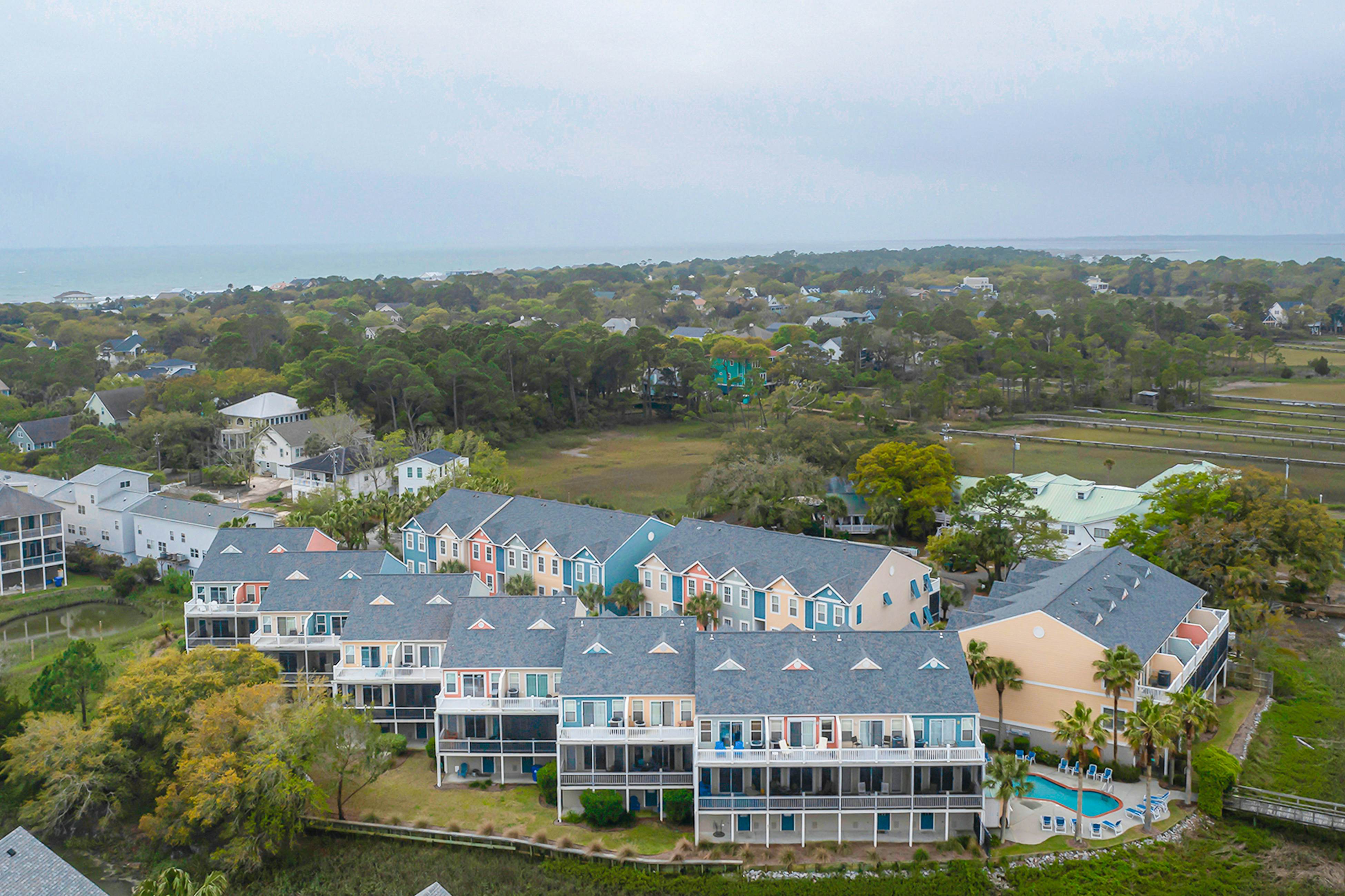 Beachy, three-story villa w/ deck & shared pool - walk downtown & to the beach