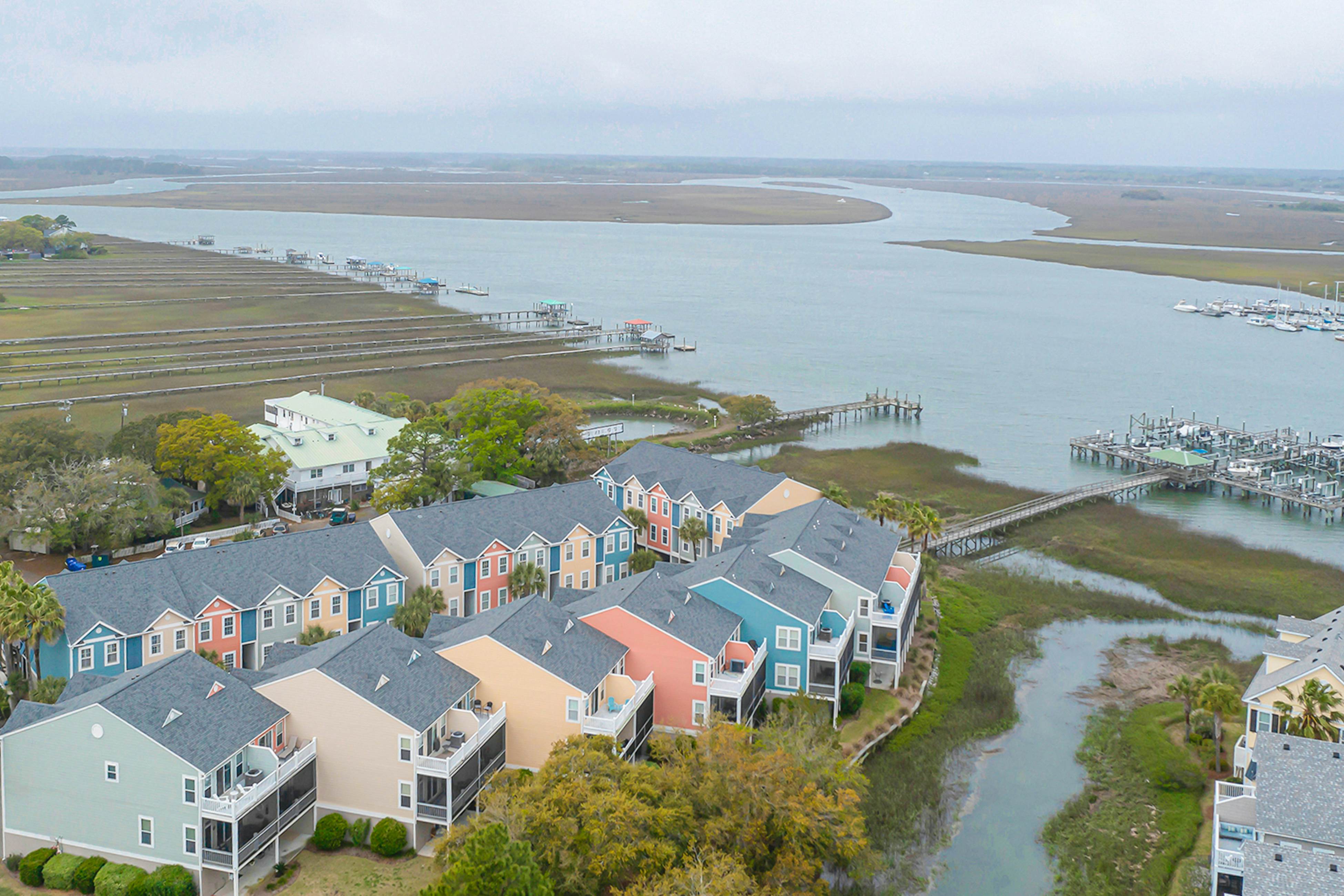 Beachy, three-story villa w/ deck & shared pool - walk downtown & to the beach