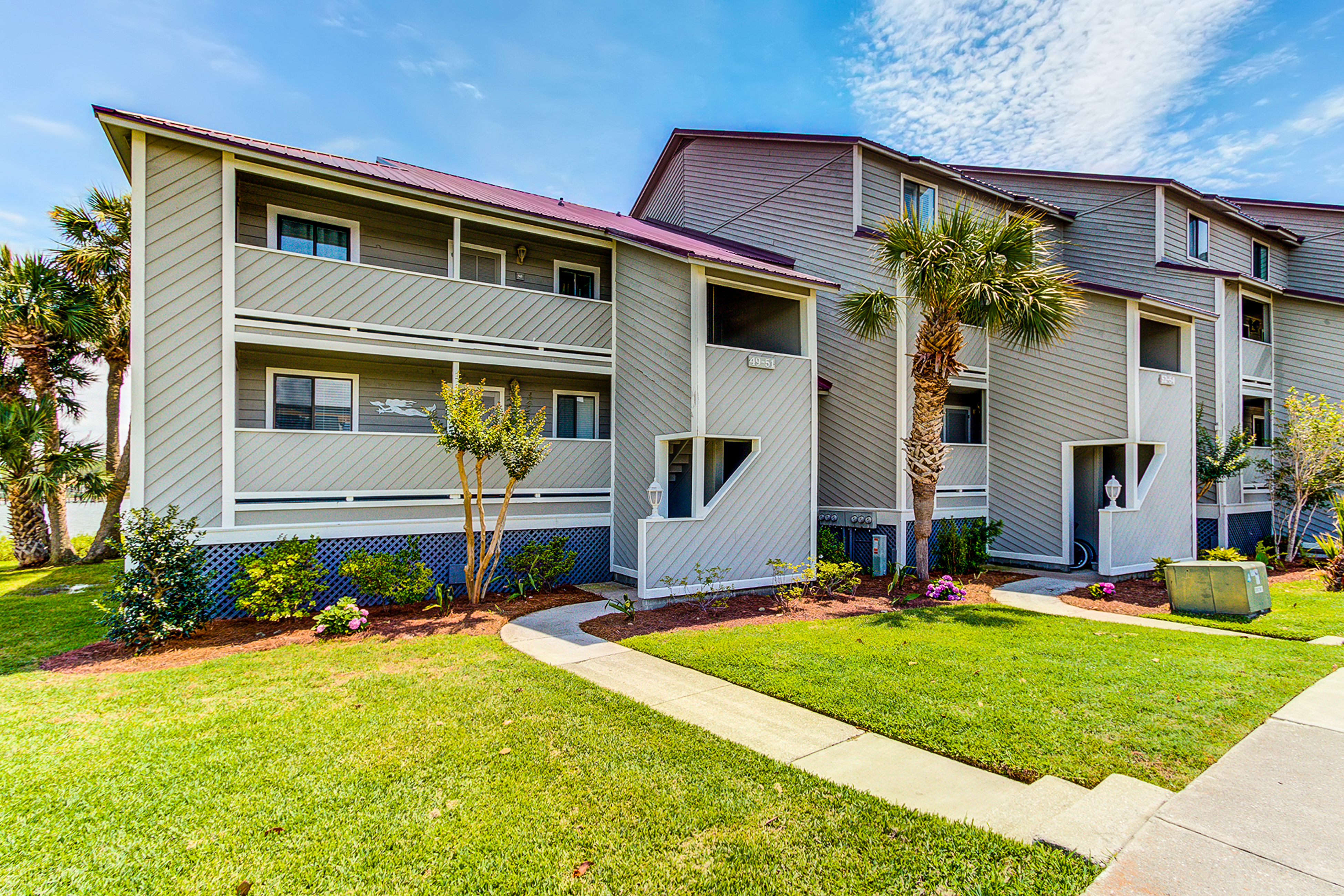 First-floor villa w/ magnificent river view & community pool/dock/tennis courts