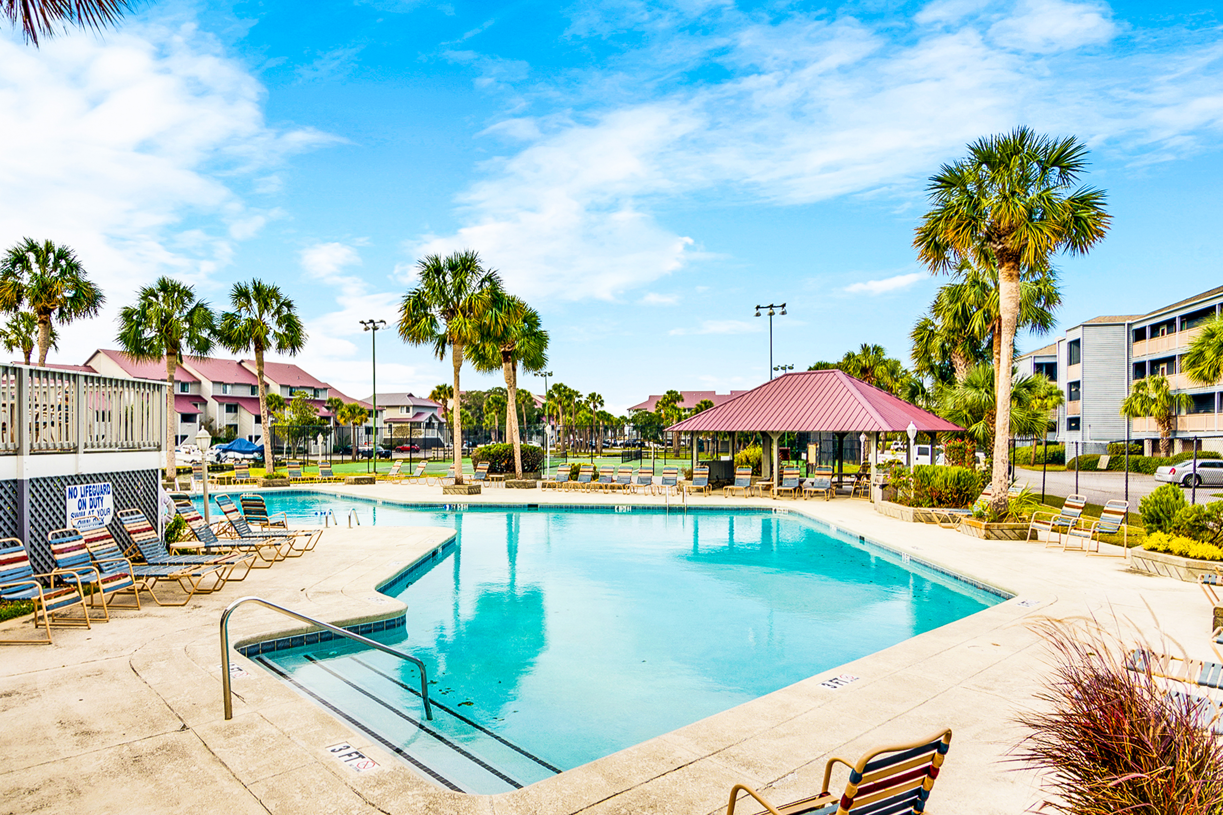 First-floor villa w/ magnificent river view & community pool/dock/tennis courts