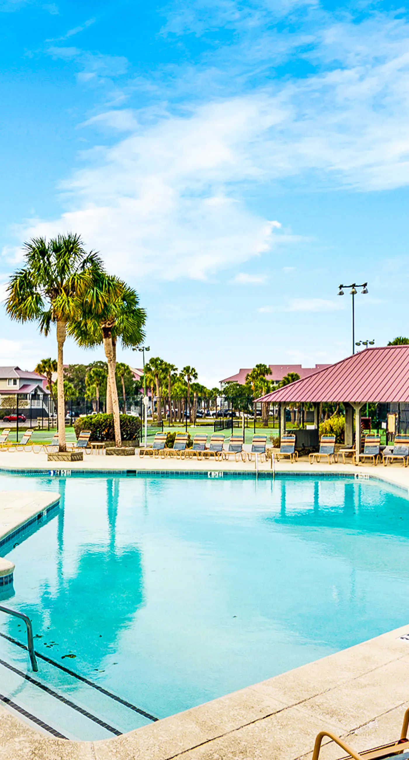 First-floor villa w/ magnificent river view & community pool/dock/tennis courts