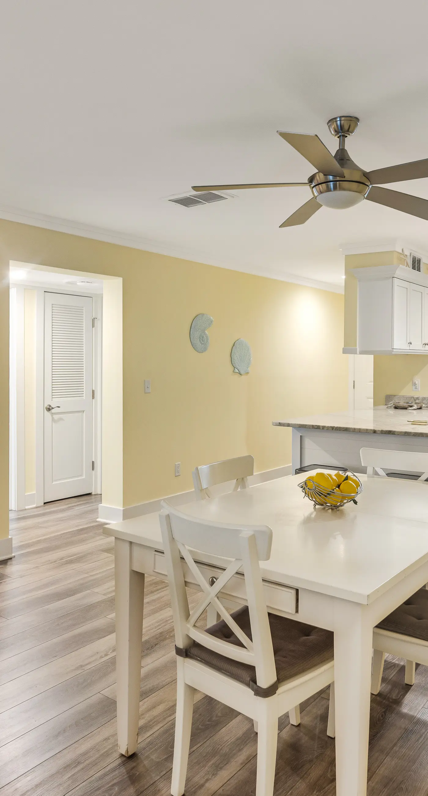 First-floor villa w/ magnificent river view & community pool/dock/tennis courts