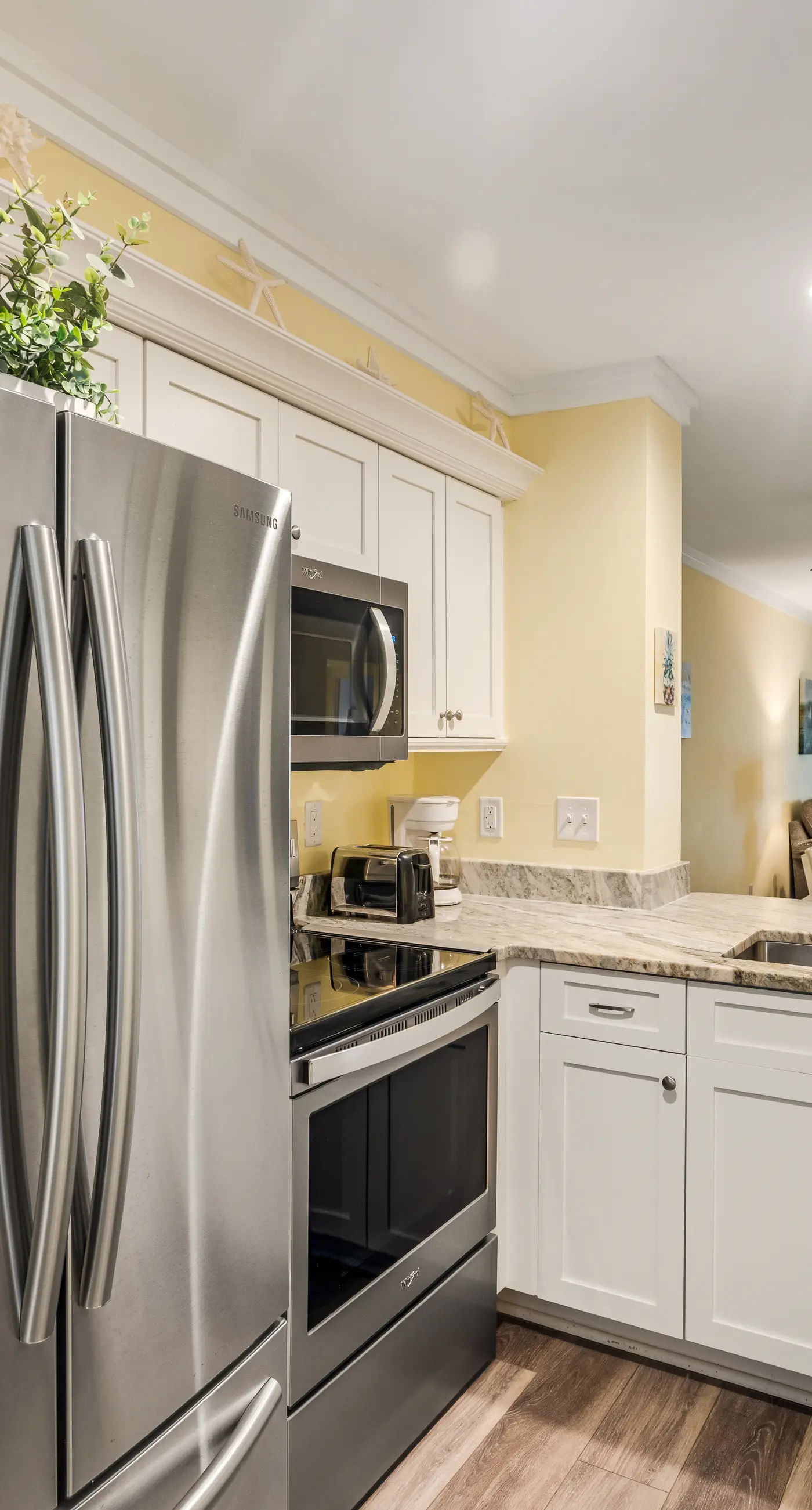 First-floor villa w/ magnificent river view & community pool/dock/tennis courts