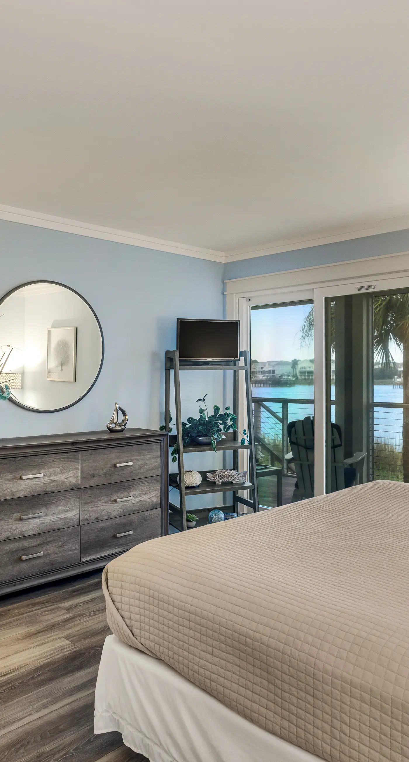 First-floor villa w/ magnificent river view & community pool/dock/tennis courts