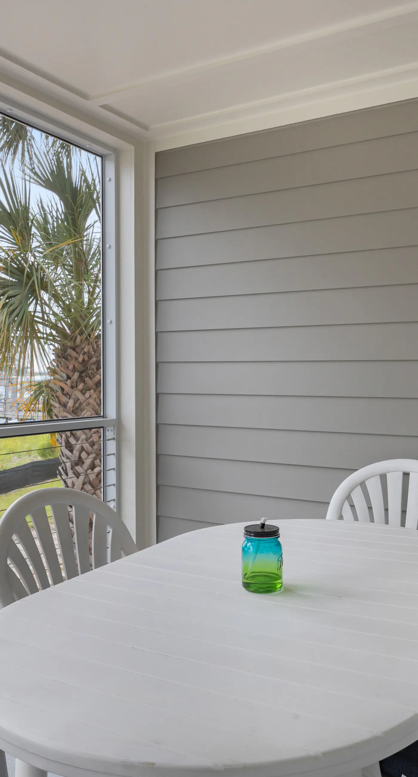 First-floor villa w/ magnificent river view & community pool/dock/tennis courts