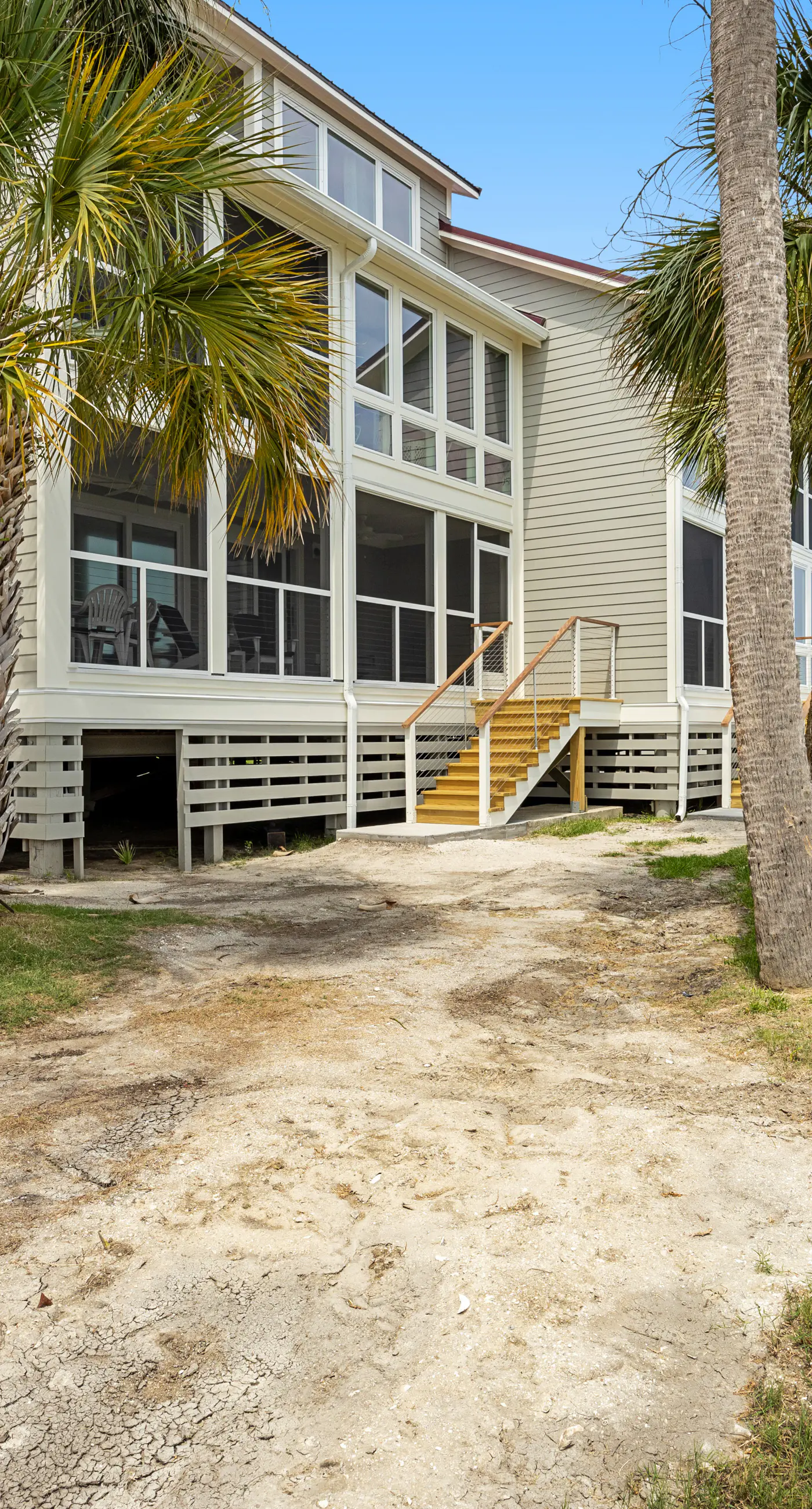 First-floor villa w/ magnificent river view & community pool/dock/tennis courts