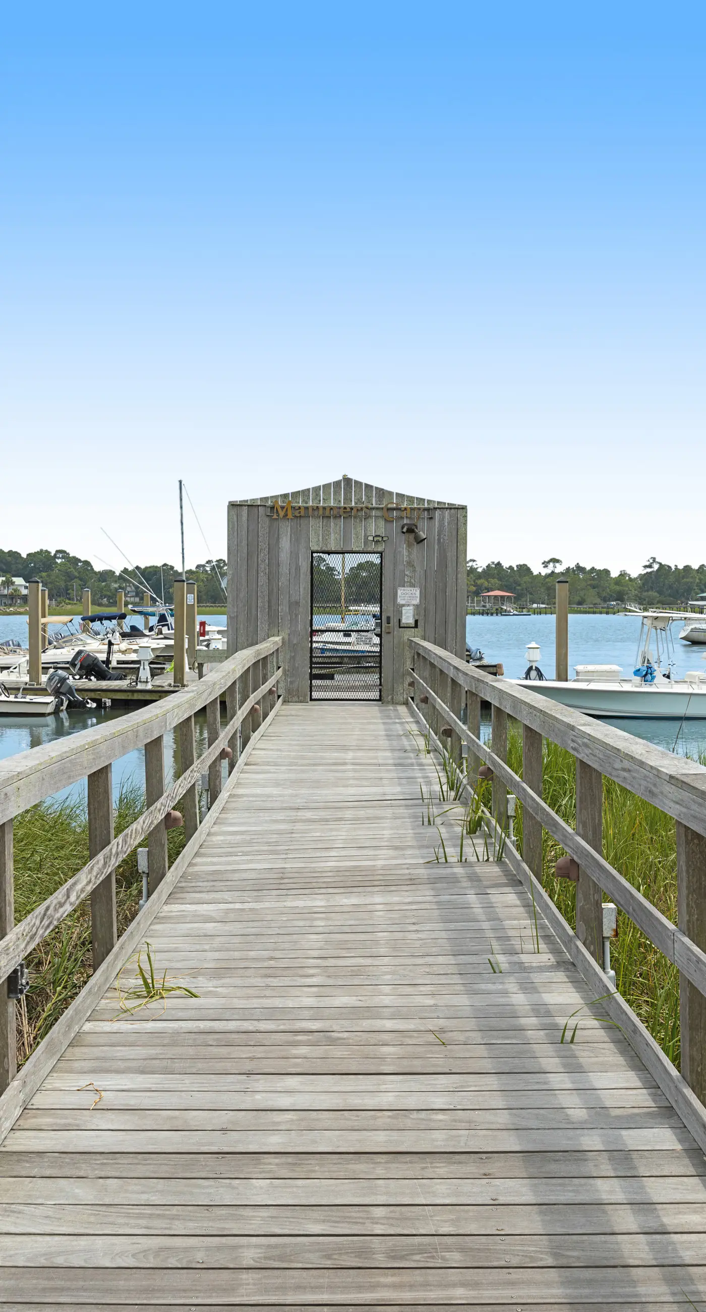 First-floor villa w/ magnificent river view & community pool/dock/tennis courts