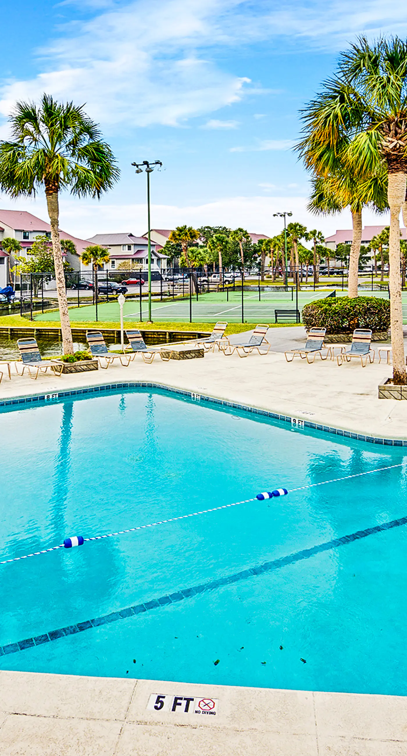 First-floor villa w/ magnificent river view & community pool/dock/tennis courts