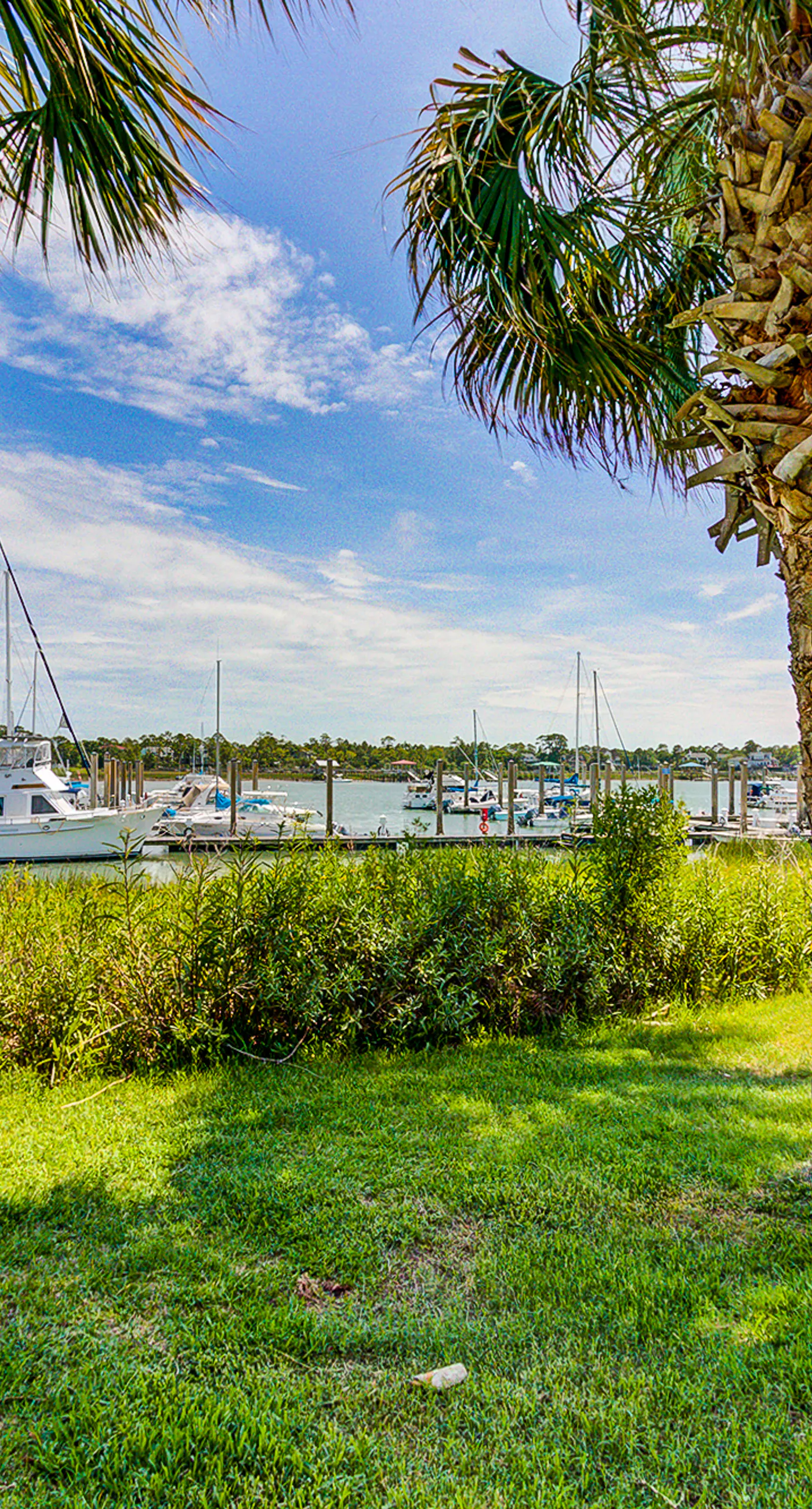 First-floor villa w/ magnificent river view & community pool/dock/tennis courts