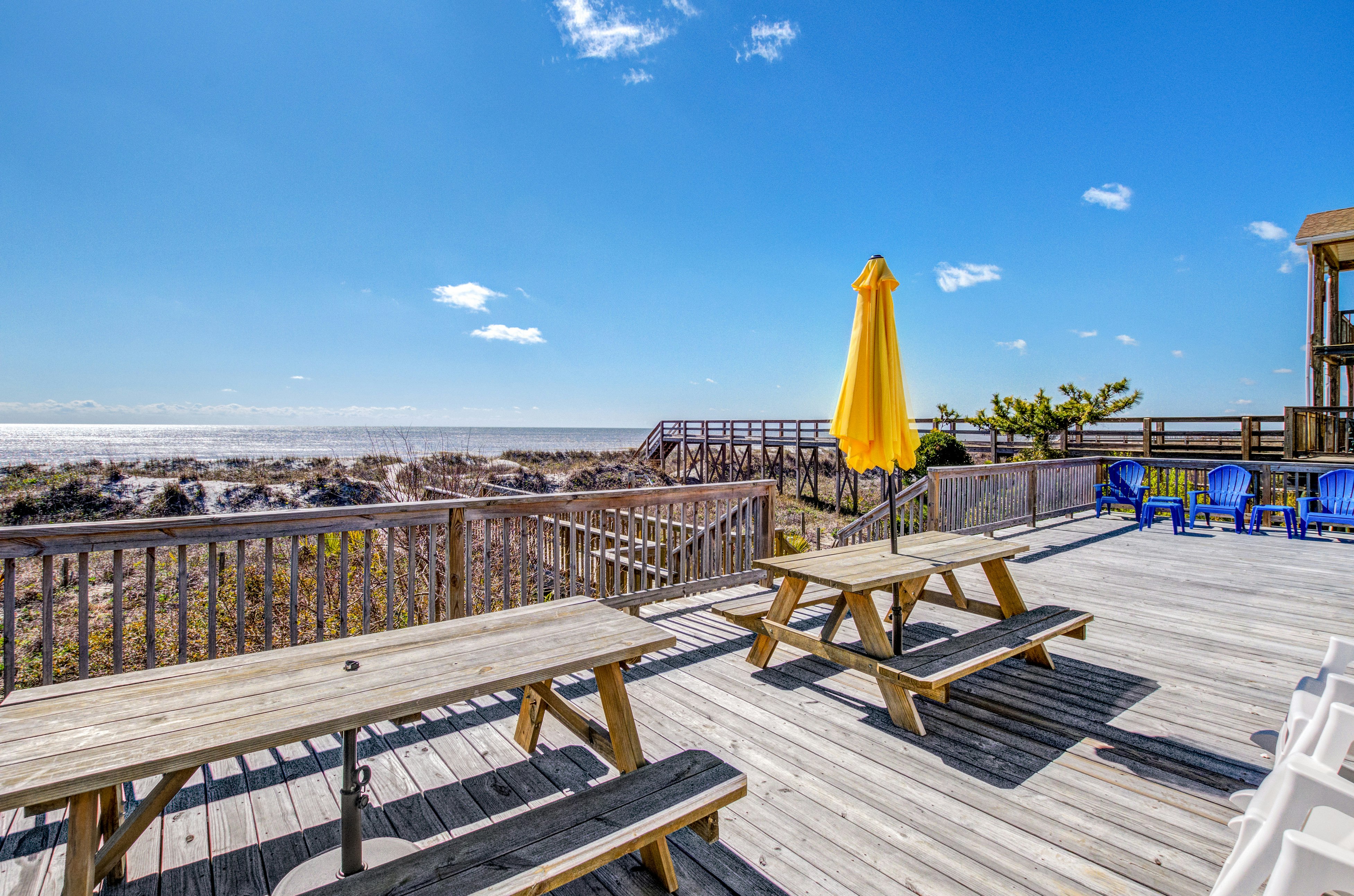 Spacious oceanfront home w/ free WiFi and large deck overlooking the beach