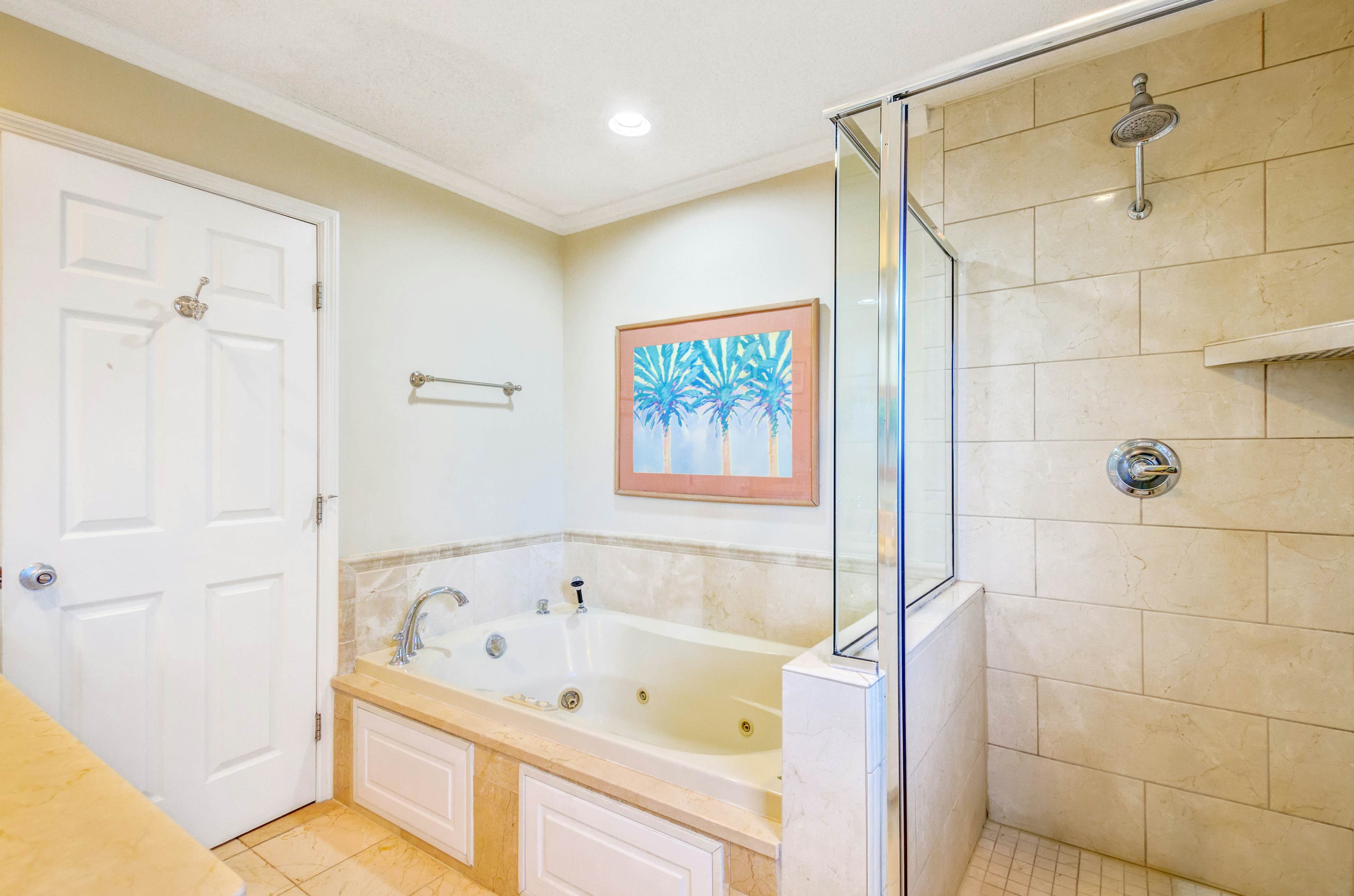 Spacious oceanfront home w/ free WiFi and large deck overlooking the beach