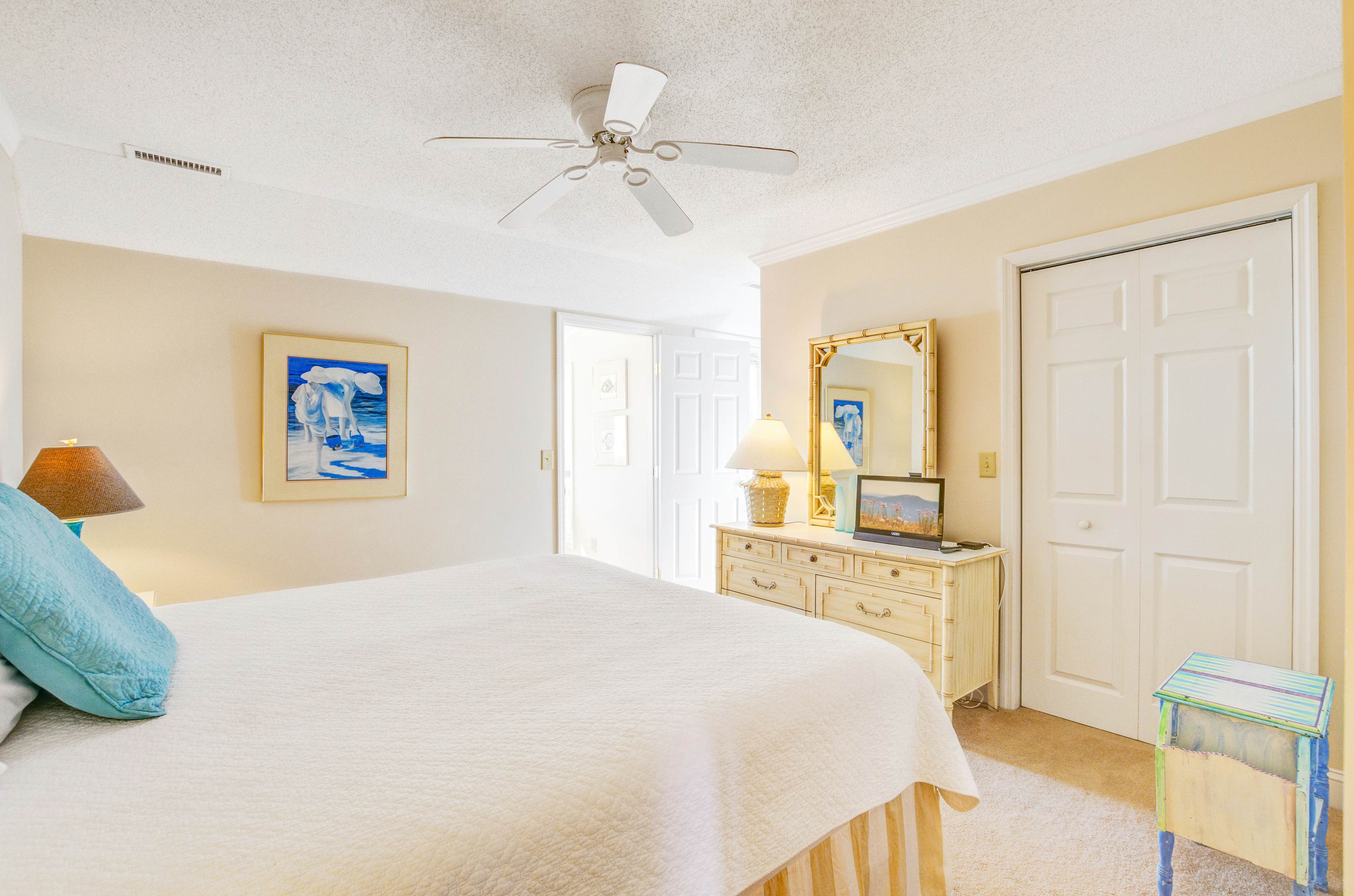 Spacious oceanfront home w/ free WiFi and large deck overlooking the beach