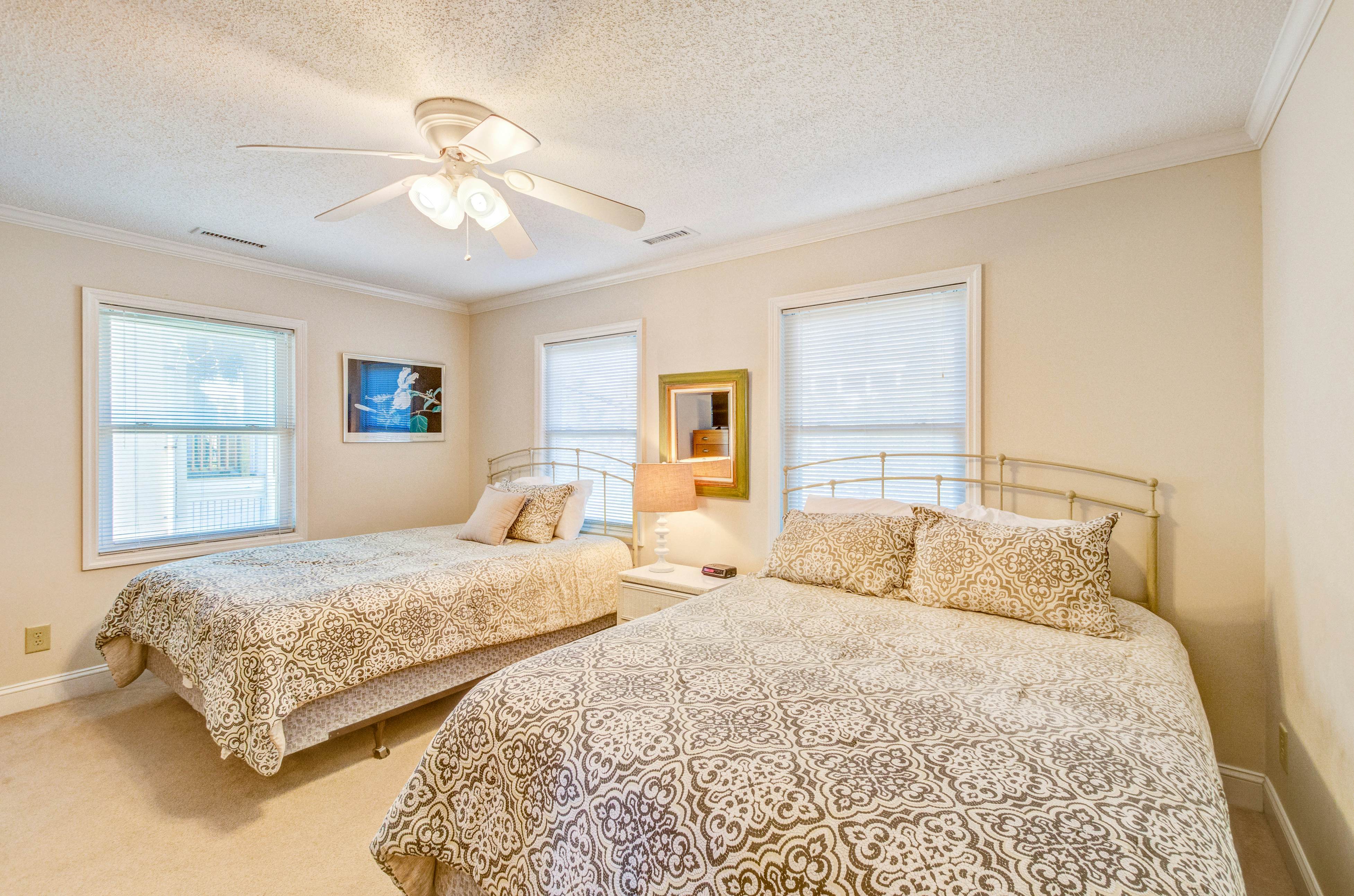 Spacious oceanfront home w/ free WiFi and large deck overlooking the beach