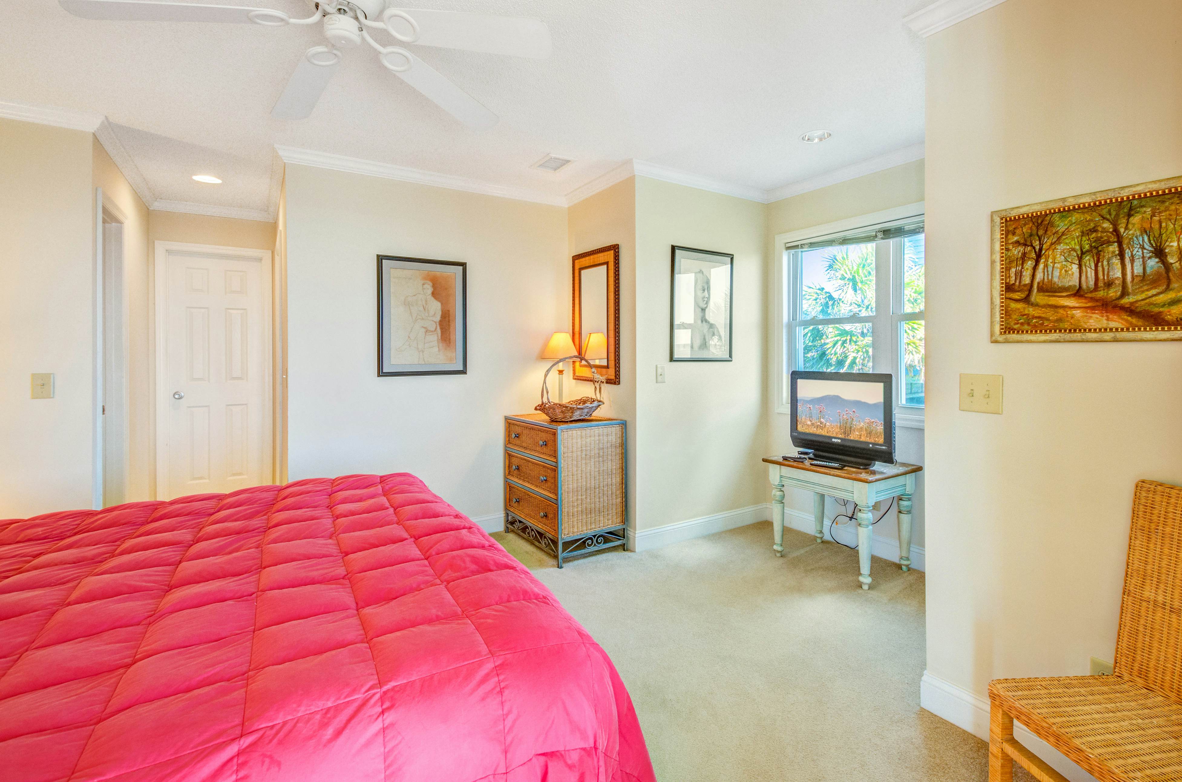 Spacious oceanfront home w/ free WiFi and large deck overlooking the beach