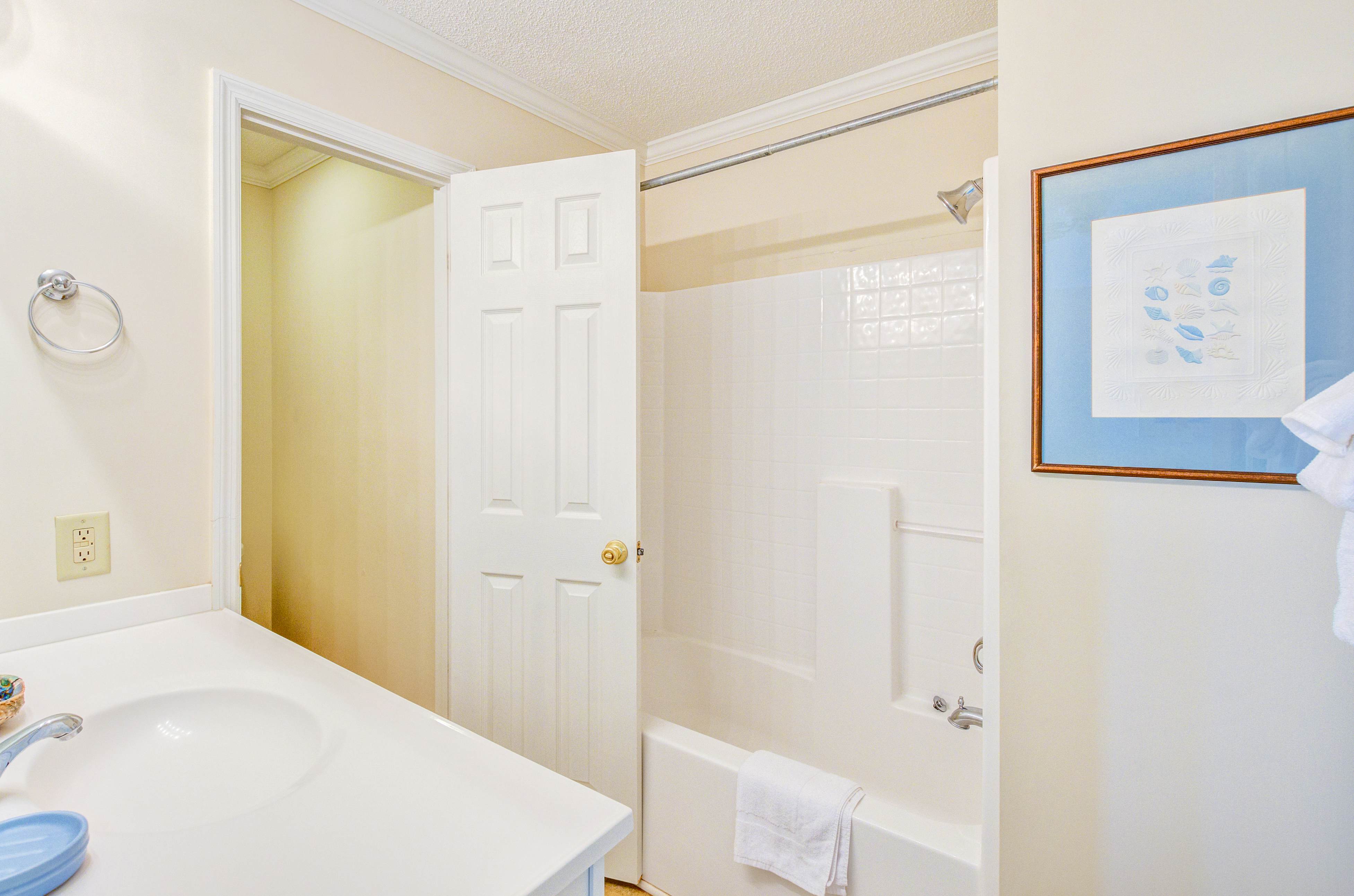 Spacious oceanfront home w/ free WiFi and large deck overlooking the beach