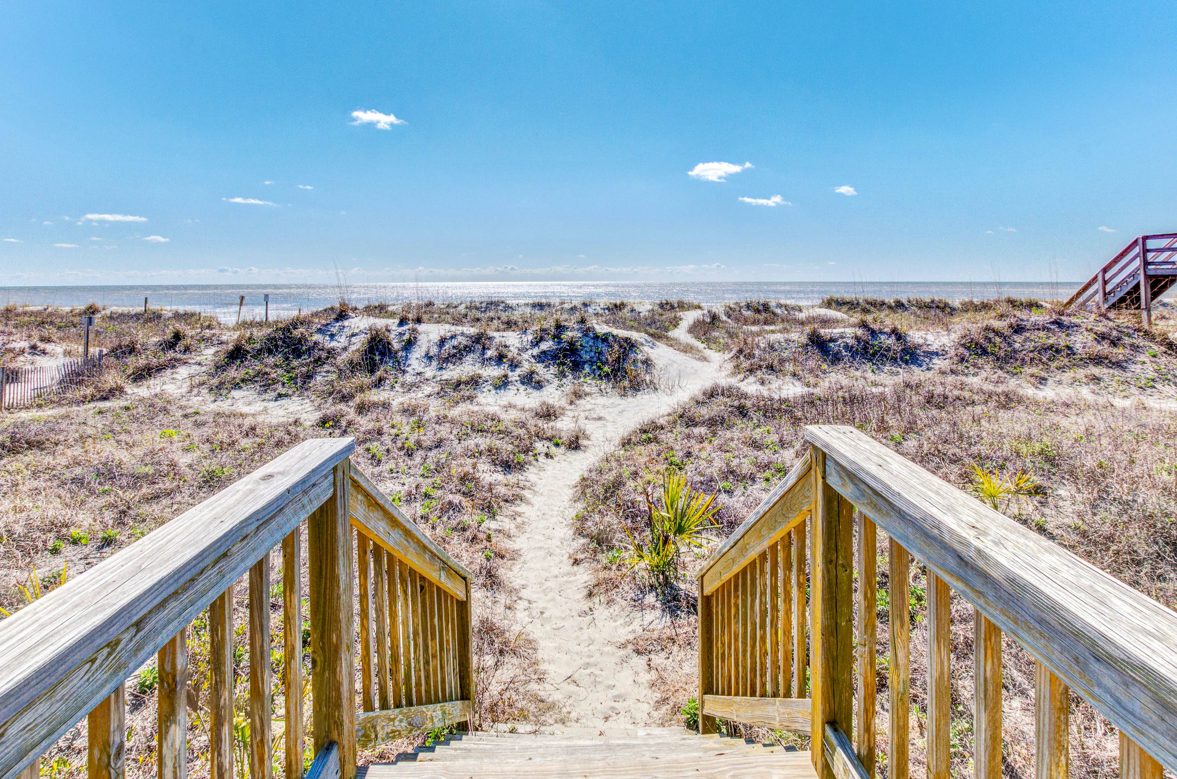 Spacious oceanfront home w/ free WiFi and large deck overlooking the beach