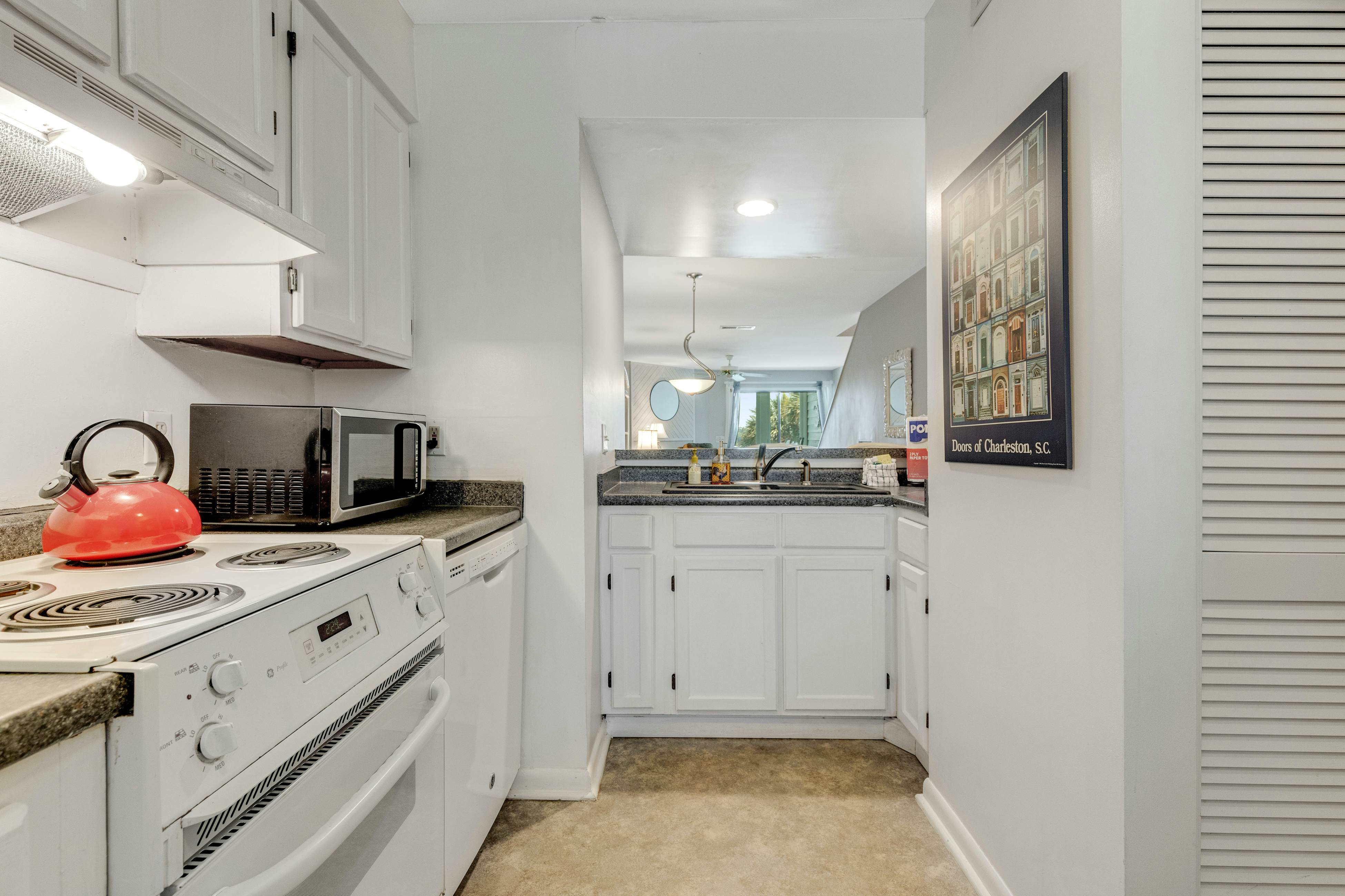 Second-floor villa w/ river views & community pool, tennis courts, and dock