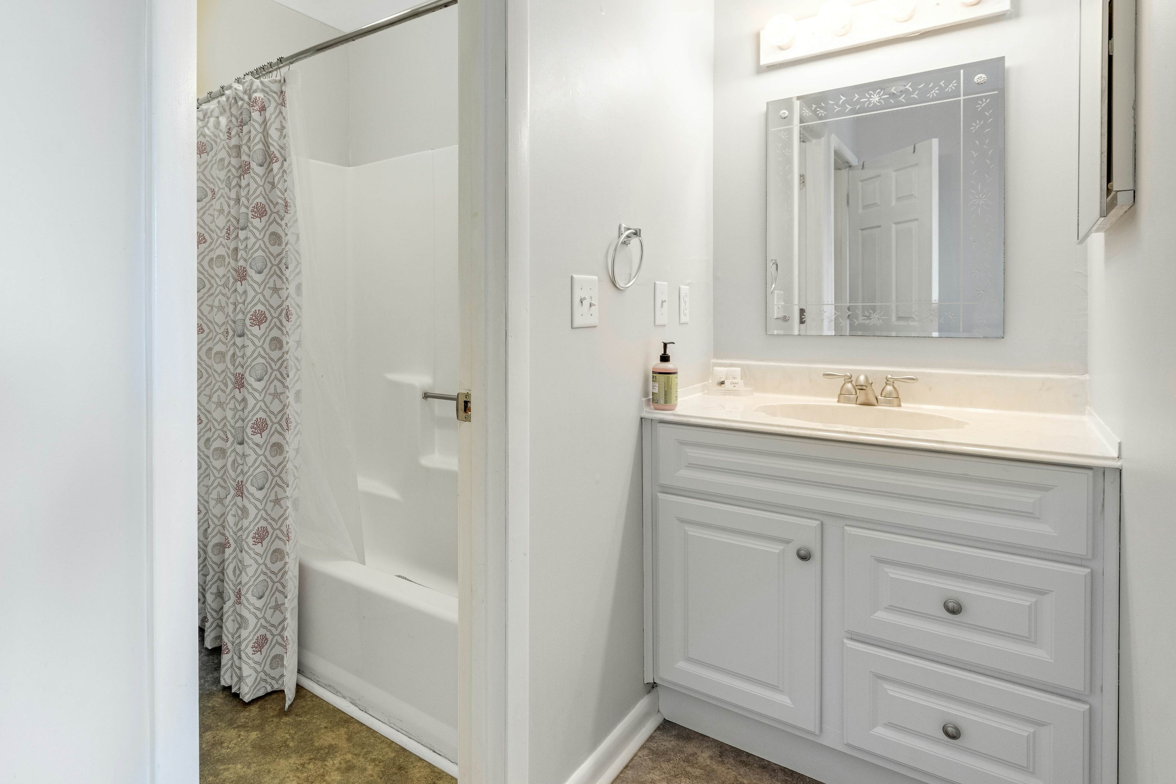 Second-floor villa w/ river views & community pool, tennis courts, and dock