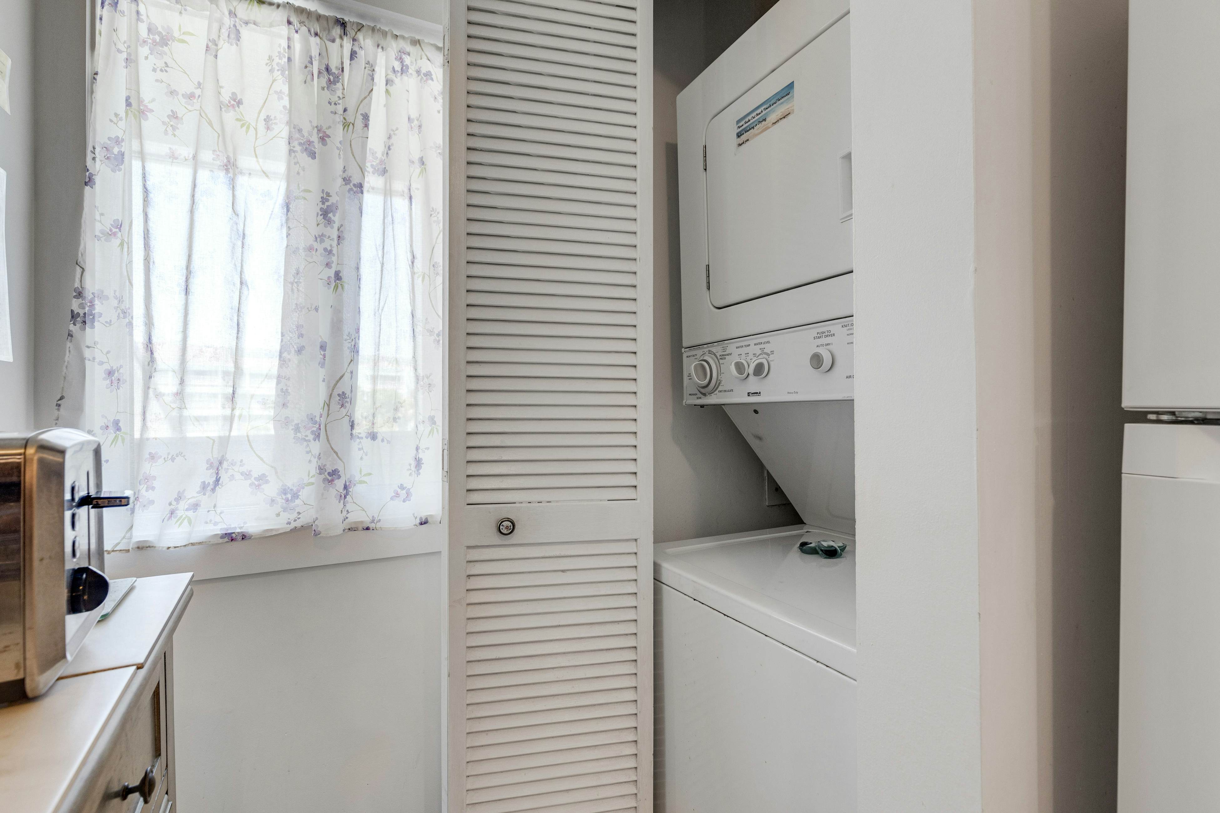 Second-floor villa w/ river views & community pool, tennis courts, and dock