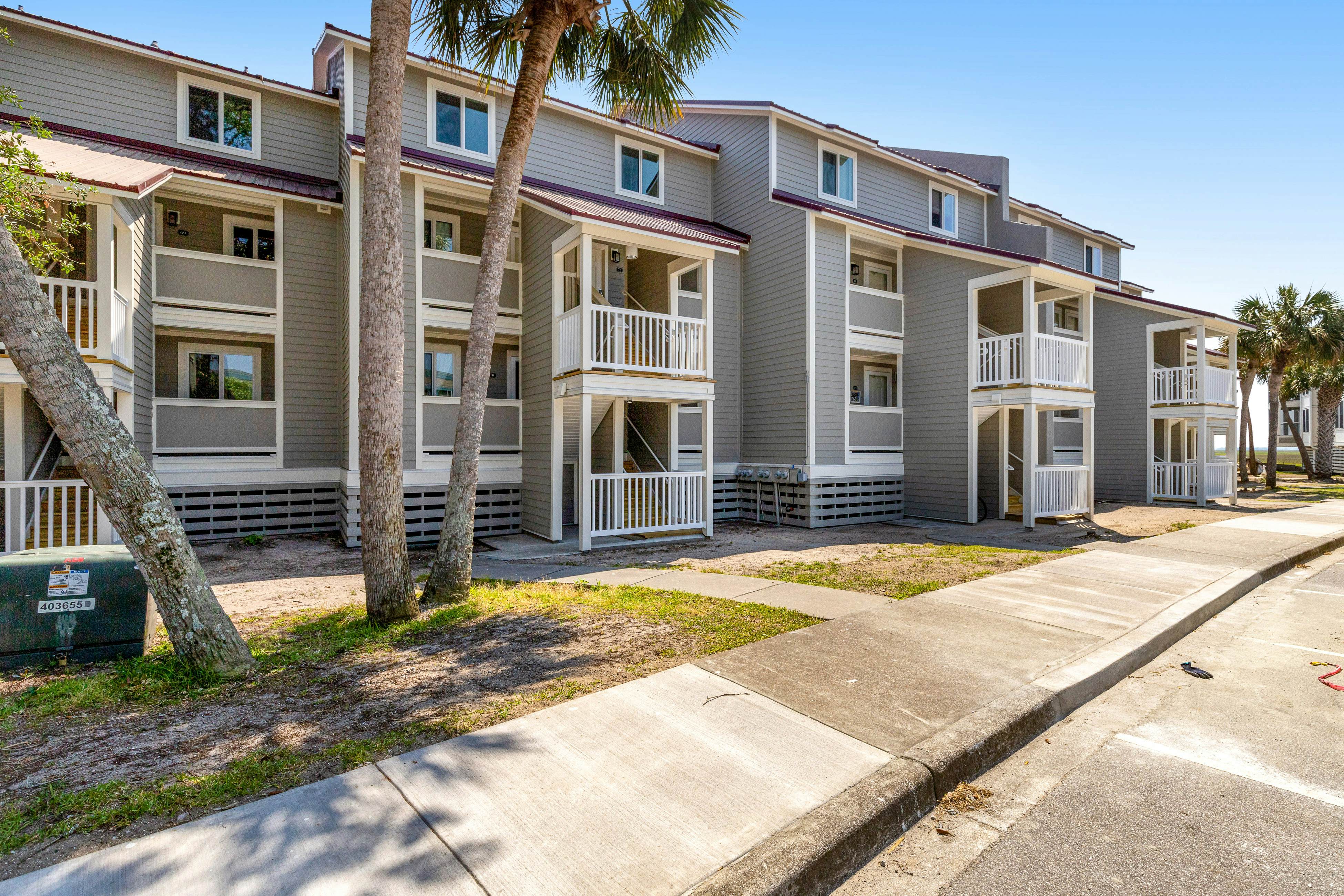 Second-floor villa w/ river views & community pool, tennis courts, and dock