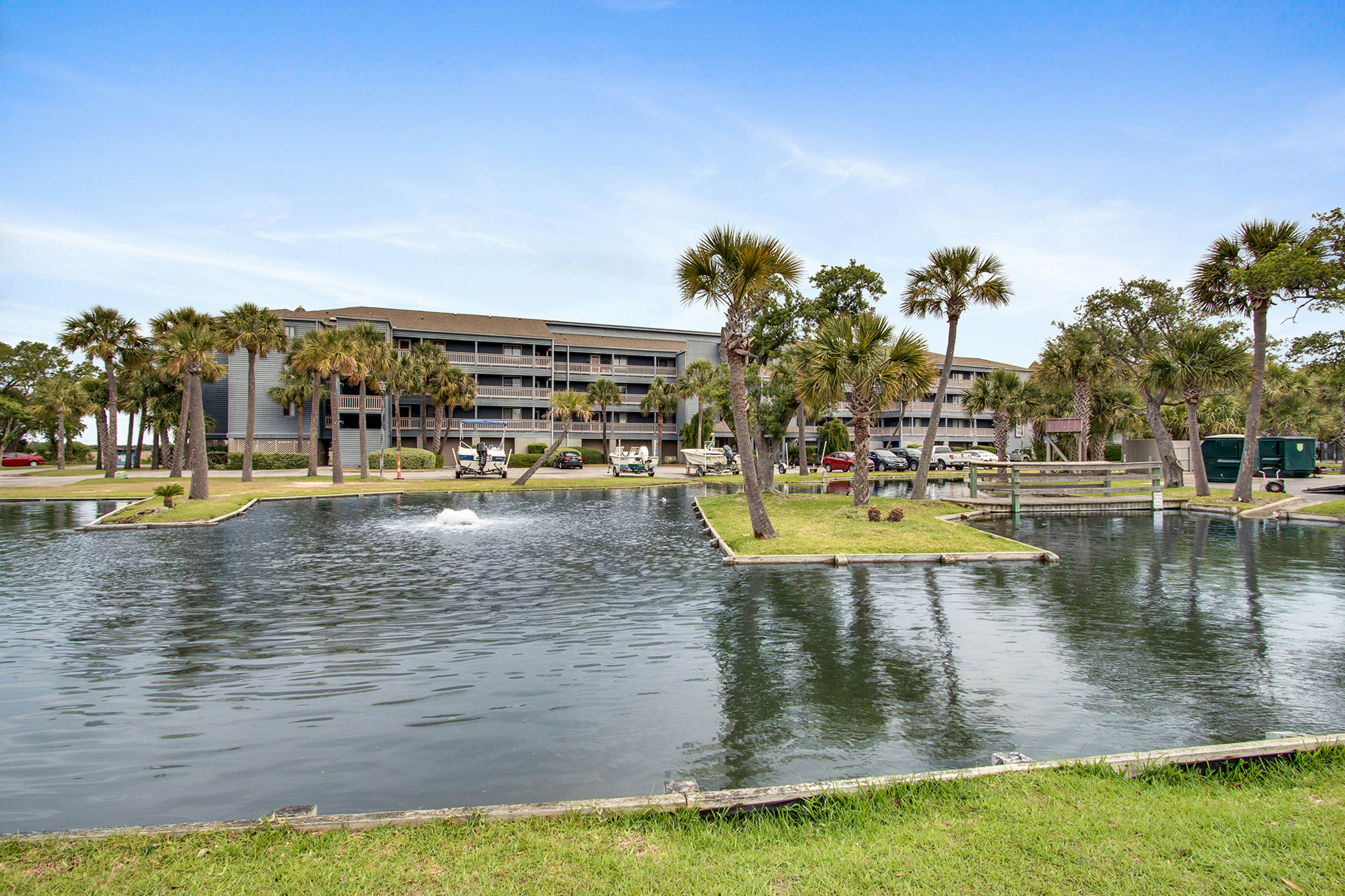 Second-floor villa w/ river views & community pool, tennis courts, and dock