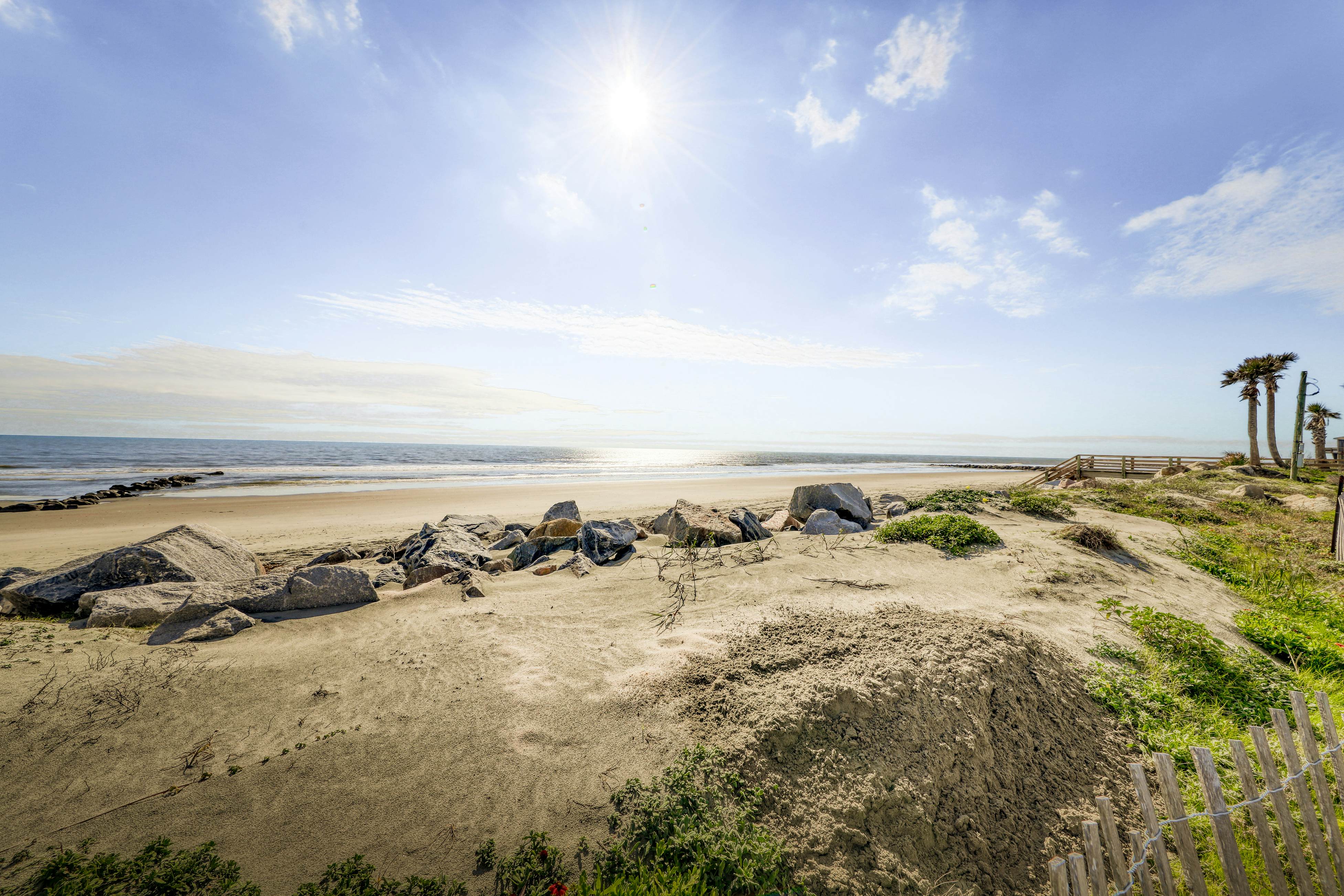 Second-floor villa w/ river views & community pool, tennis courts, and dock