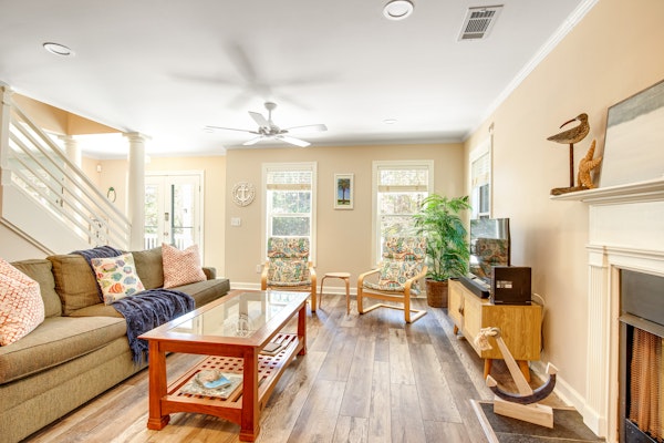 Palmetto-lined home with porches, yard & hammock - walk to beach/town