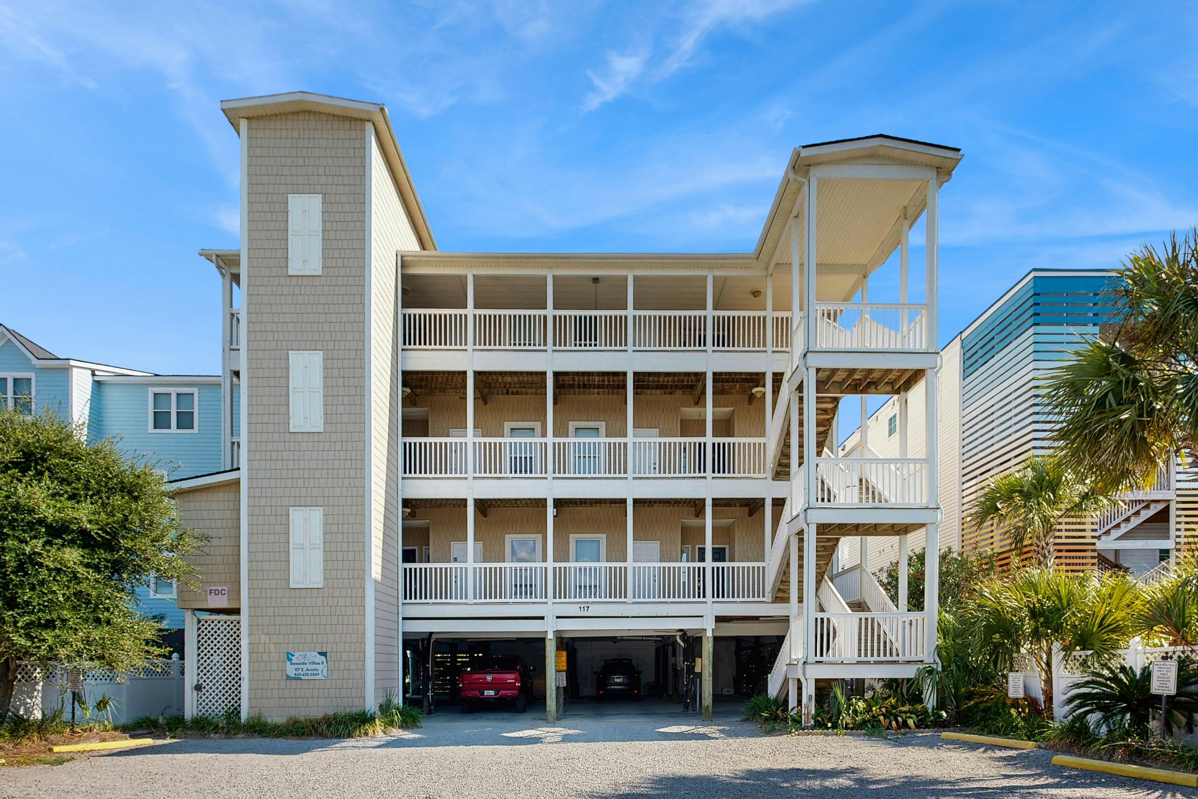 First-floor villa w/beach and ocean views from spacious balcony